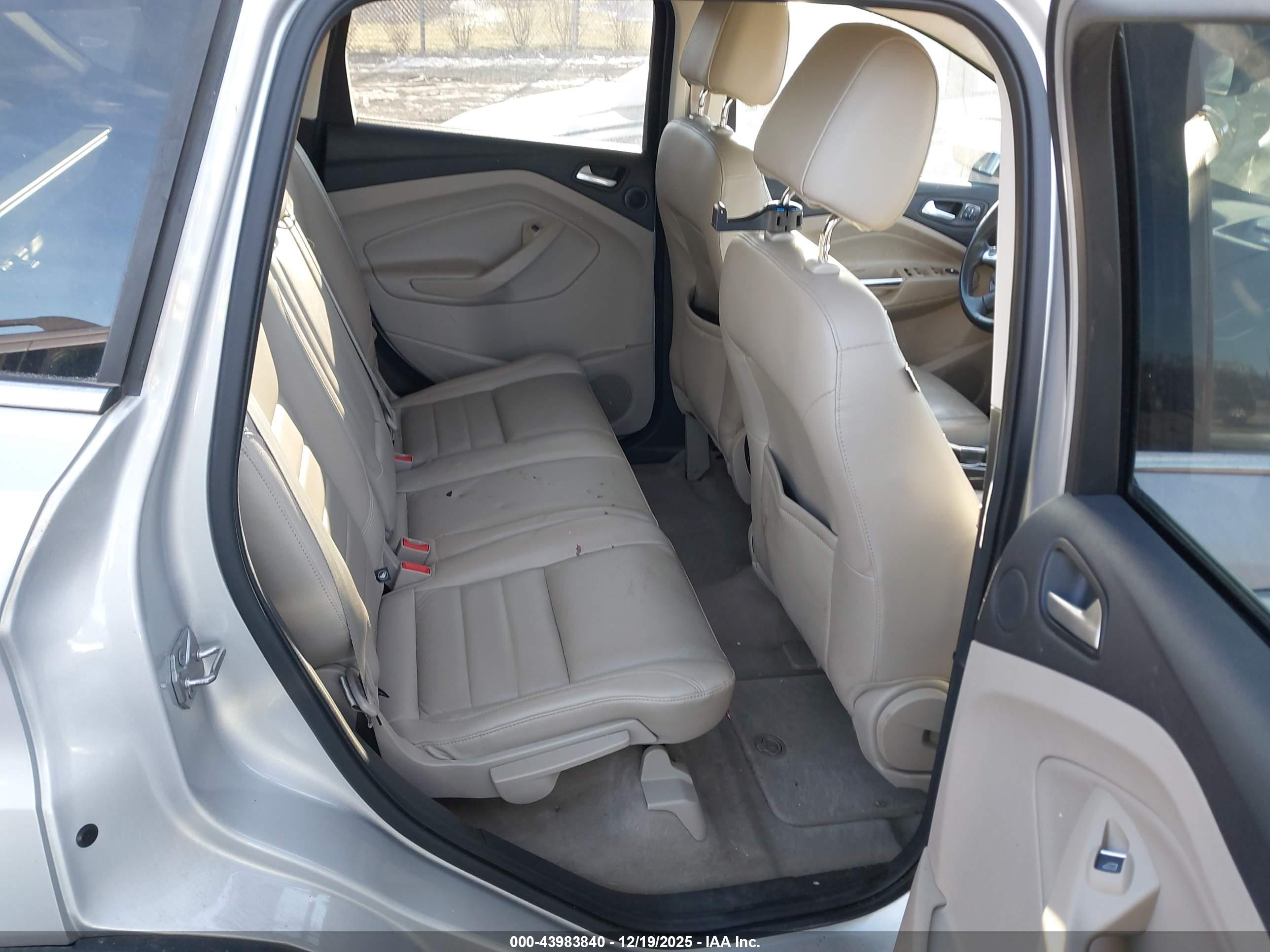 FORD ESCAPE image 8