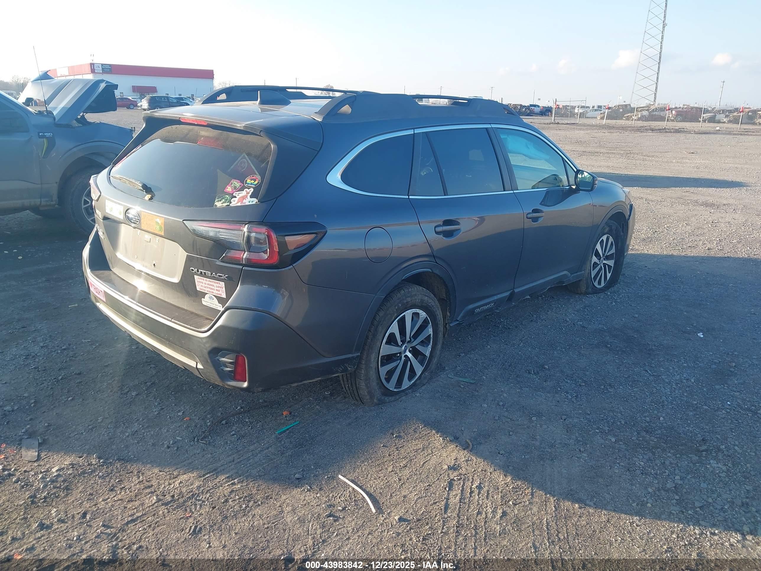SUBARU OUTBACK image 4