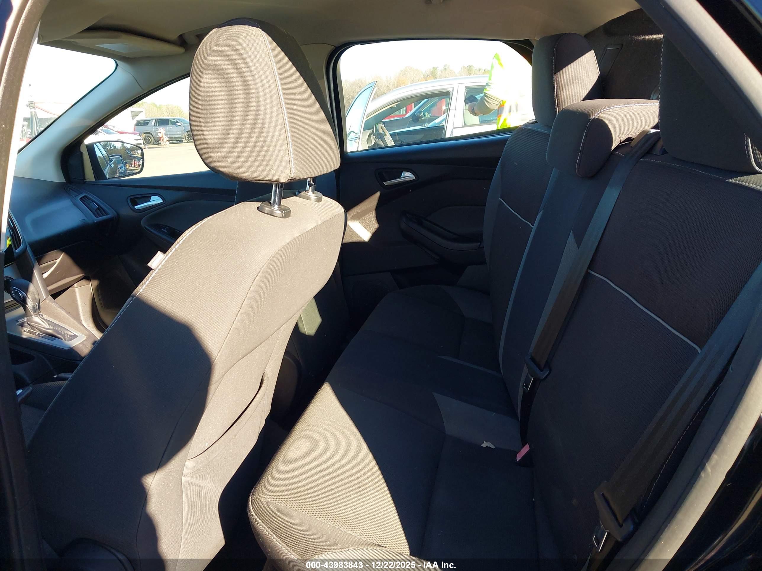 FORD FOCUS image 8