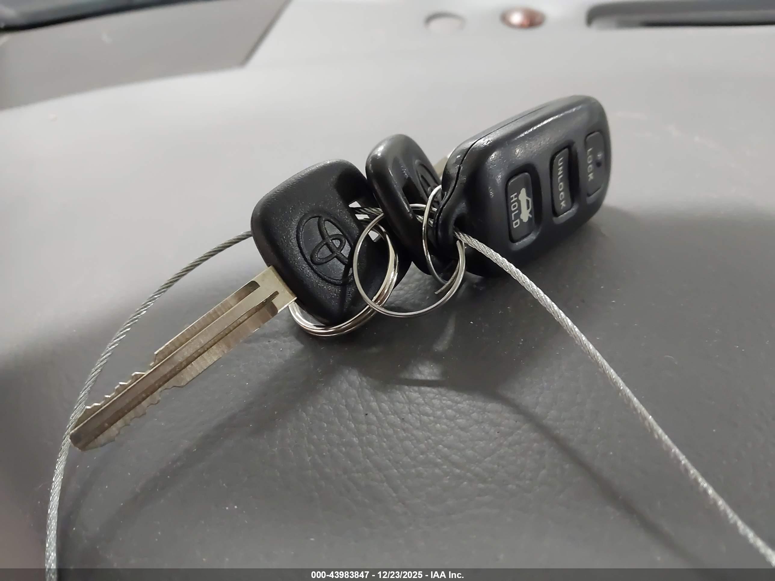 TOYOTA CAMRY image 11