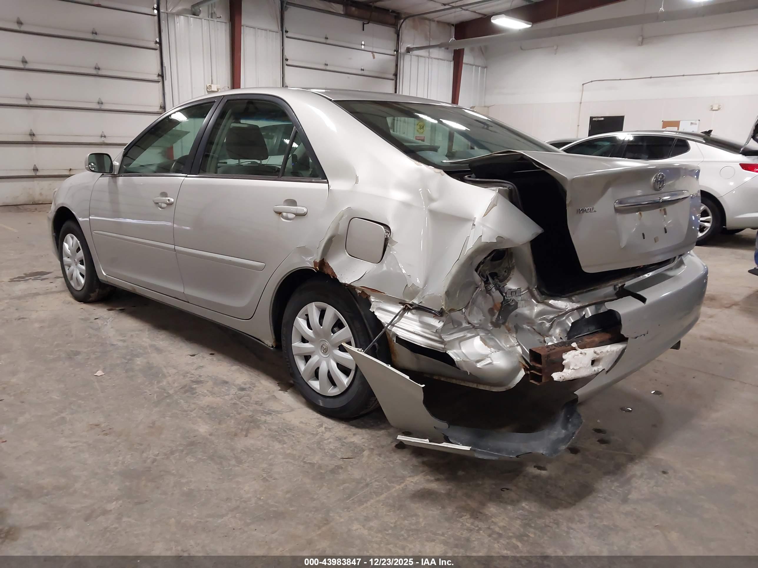 TOYOTA CAMRY image 3