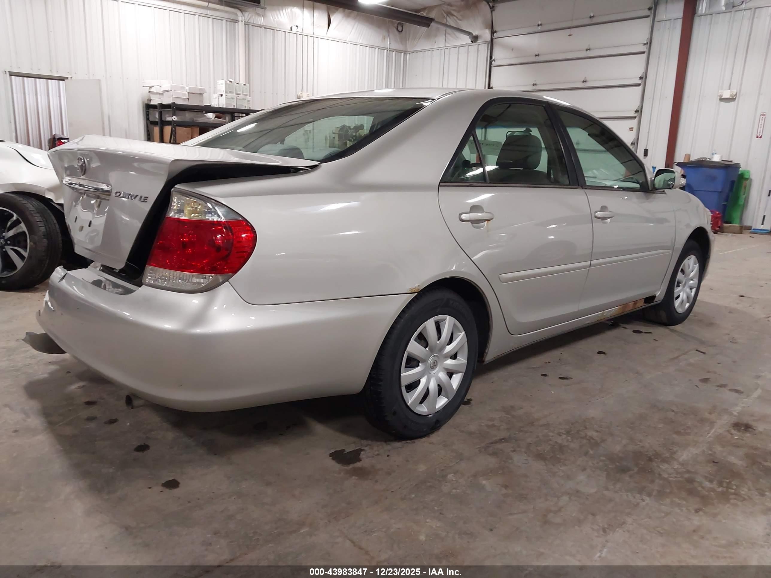 TOYOTA CAMRY image 4