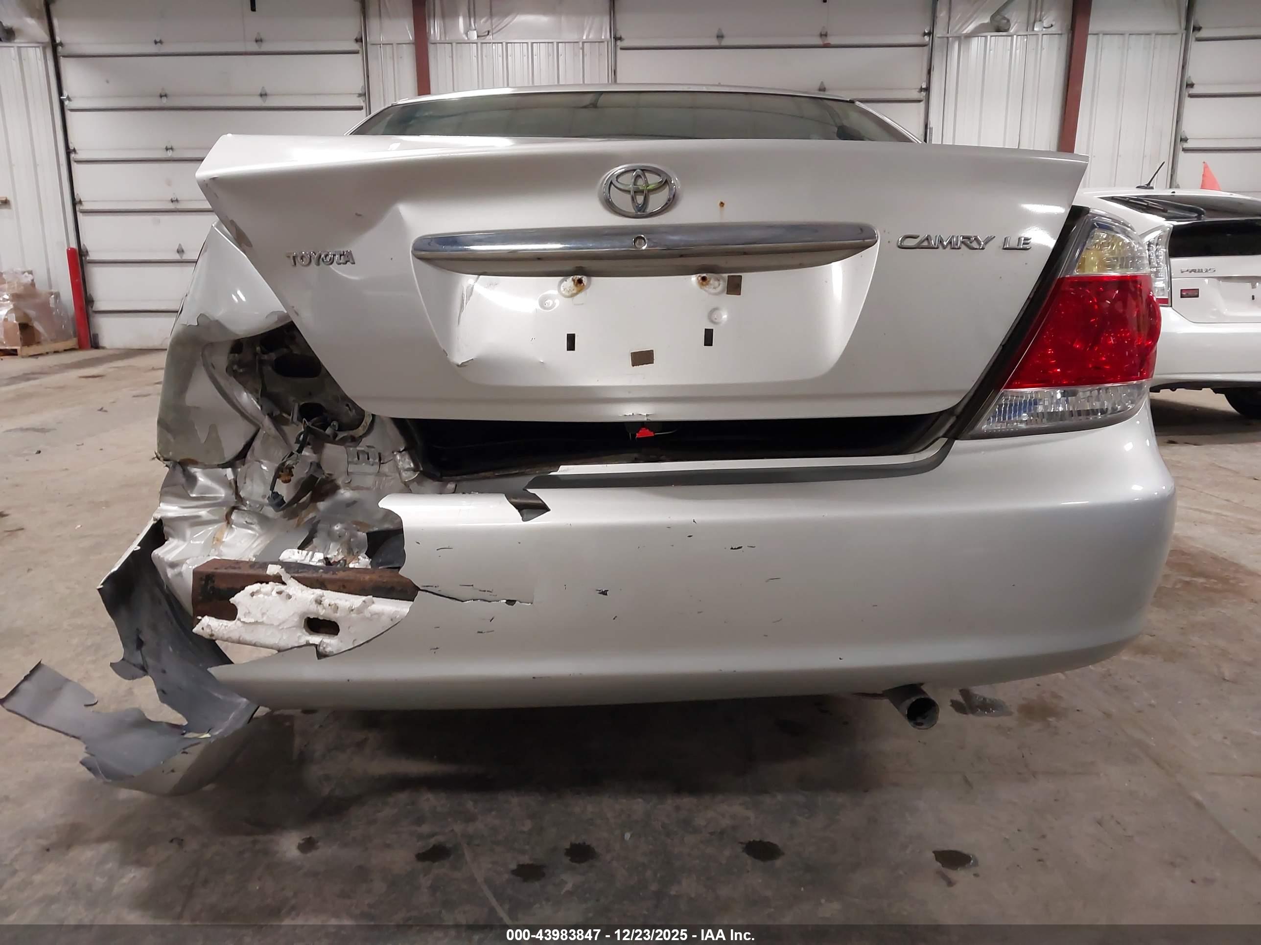 TOYOTA CAMRY image 6