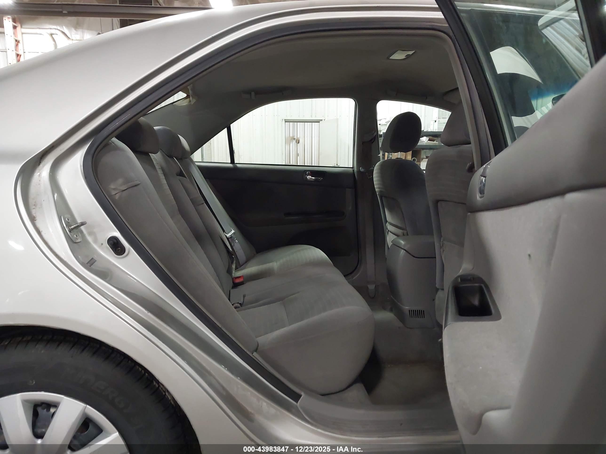 TOYOTA CAMRY image 8