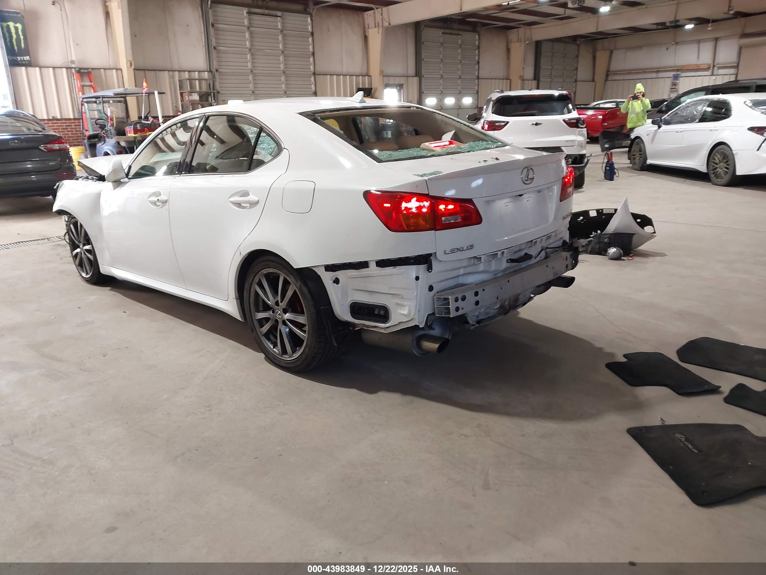 LEXUS IS image 3