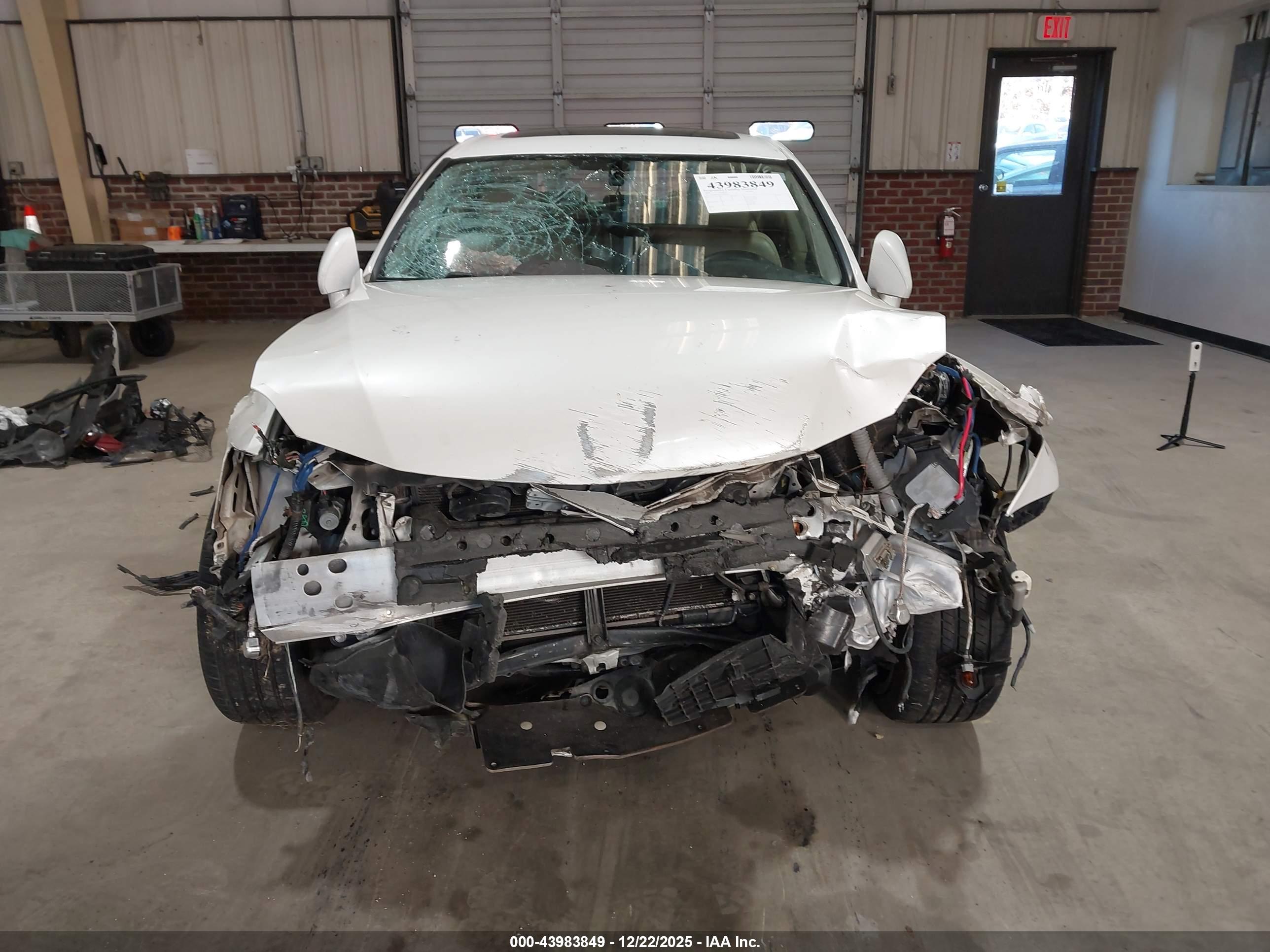 LEXUS IS image 6