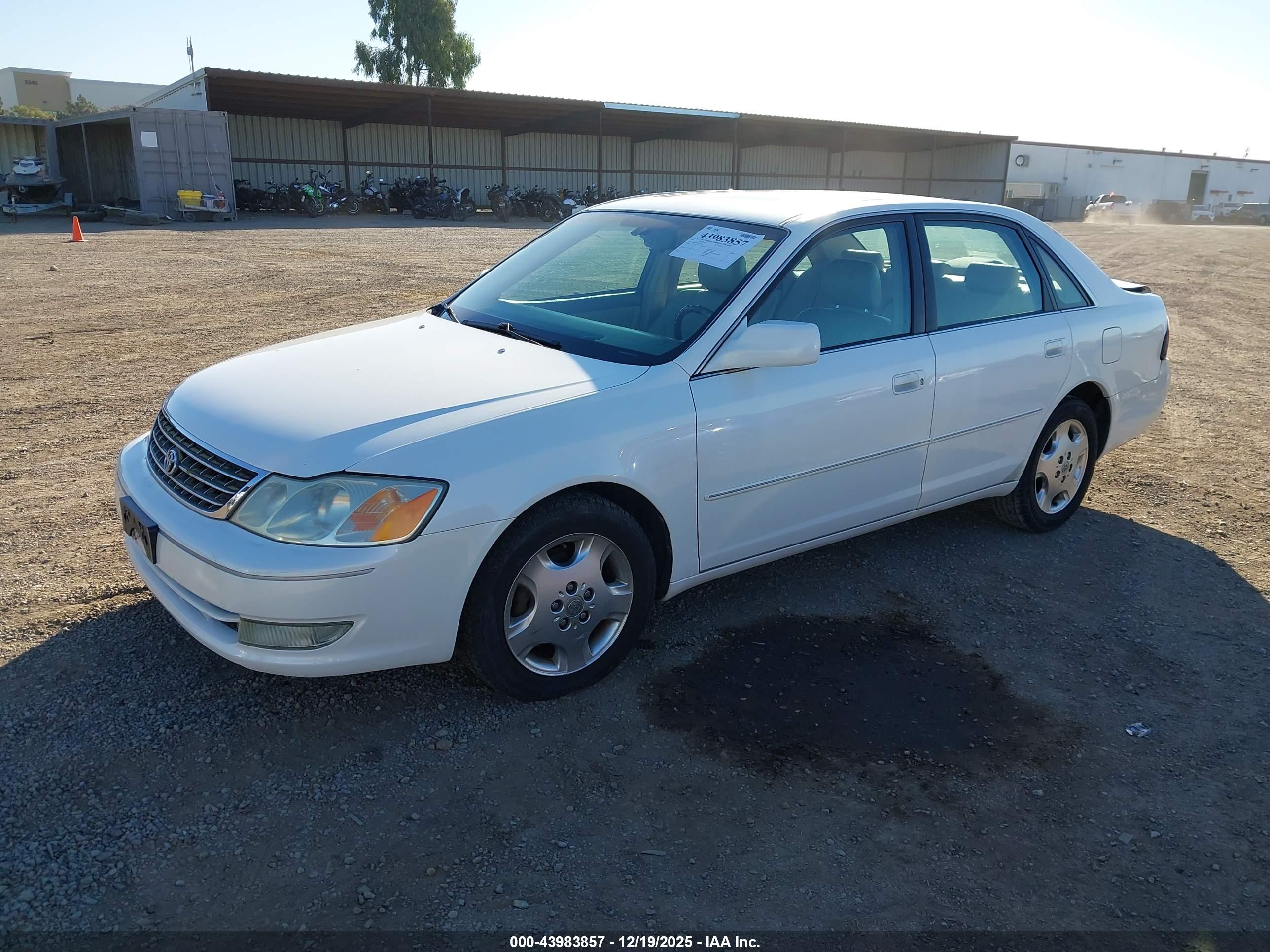 TOYOTA AVALON image 2