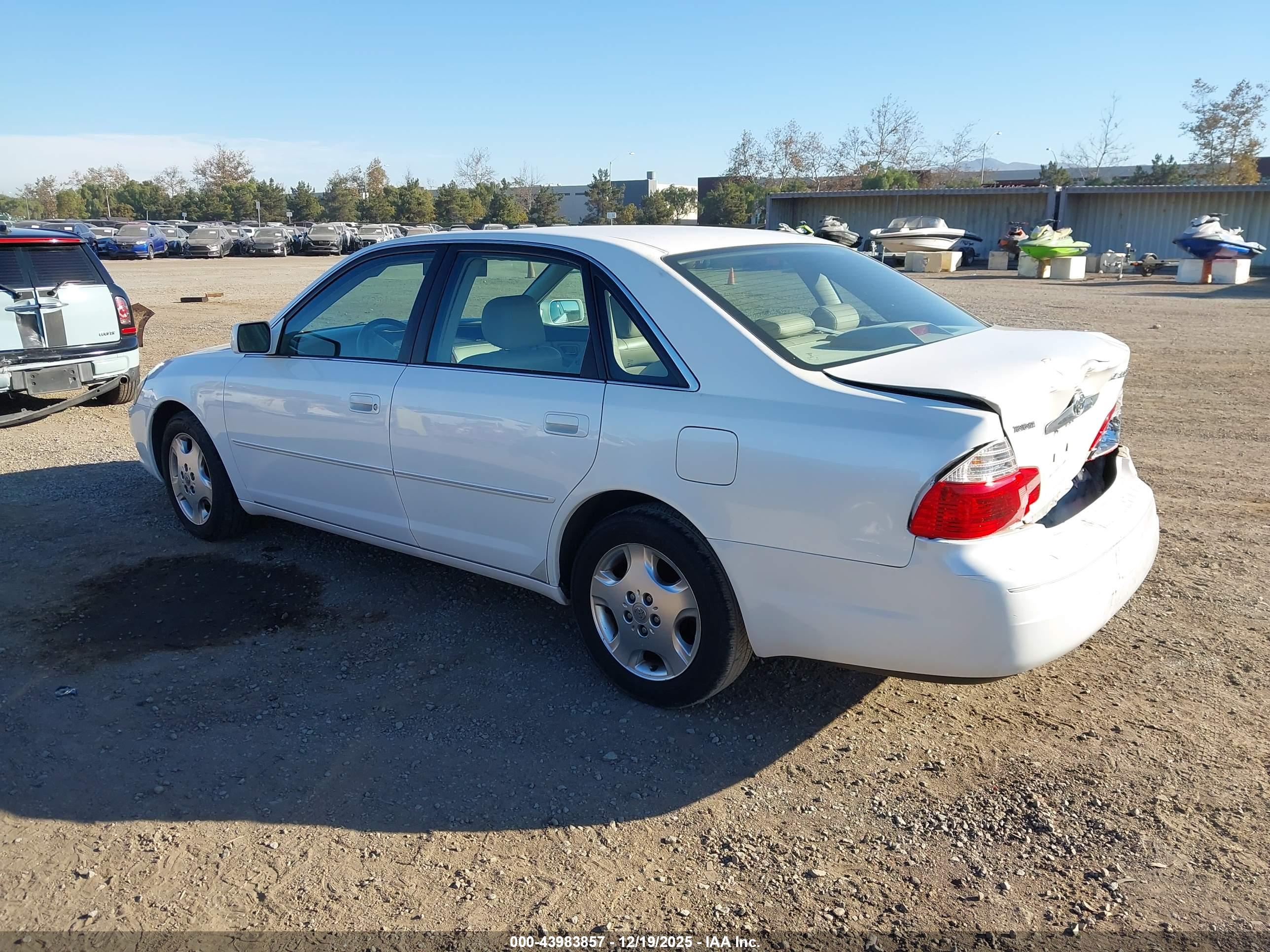TOYOTA AVALON image 3