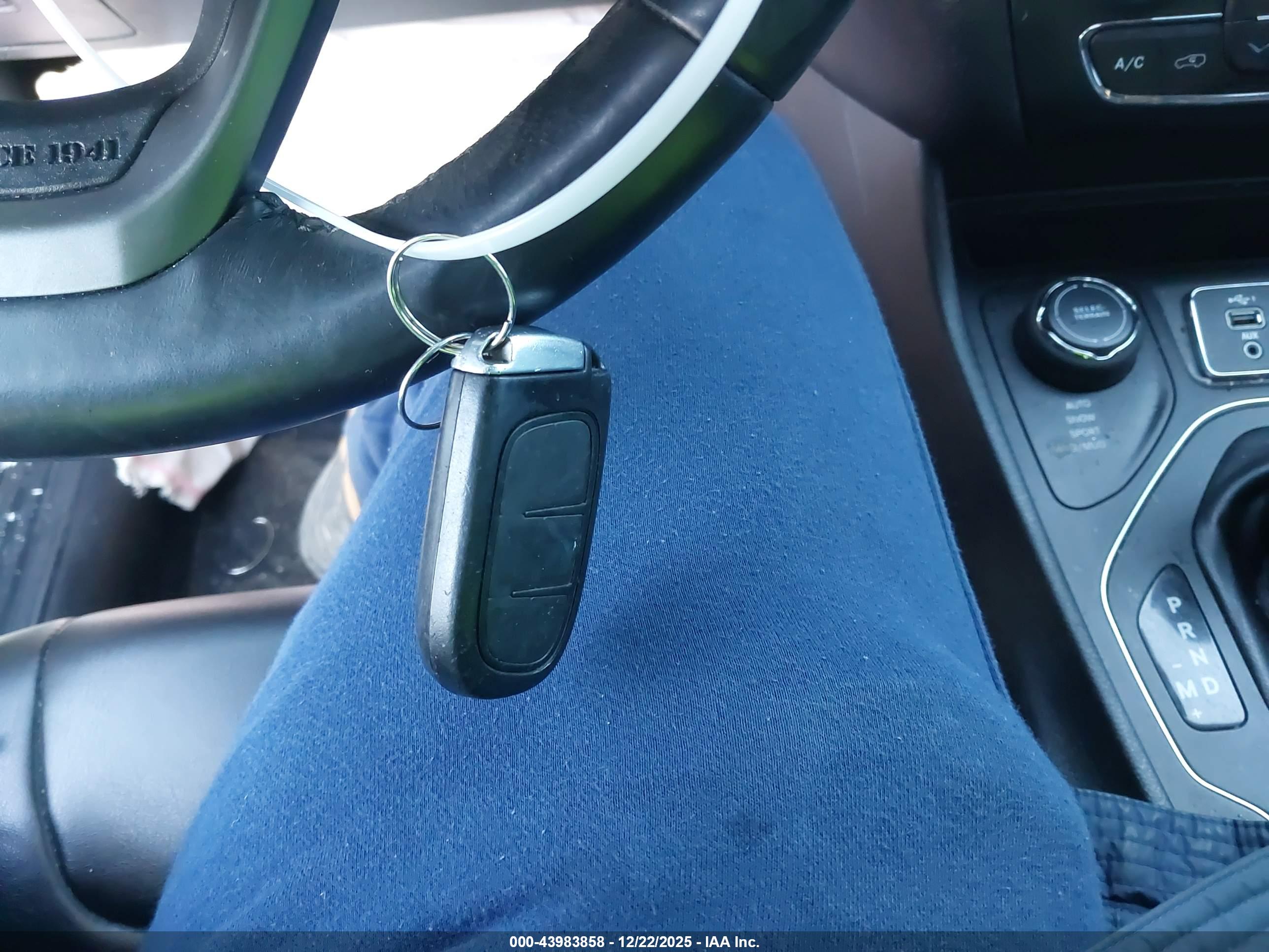 JEEP CHEROKEE image 11