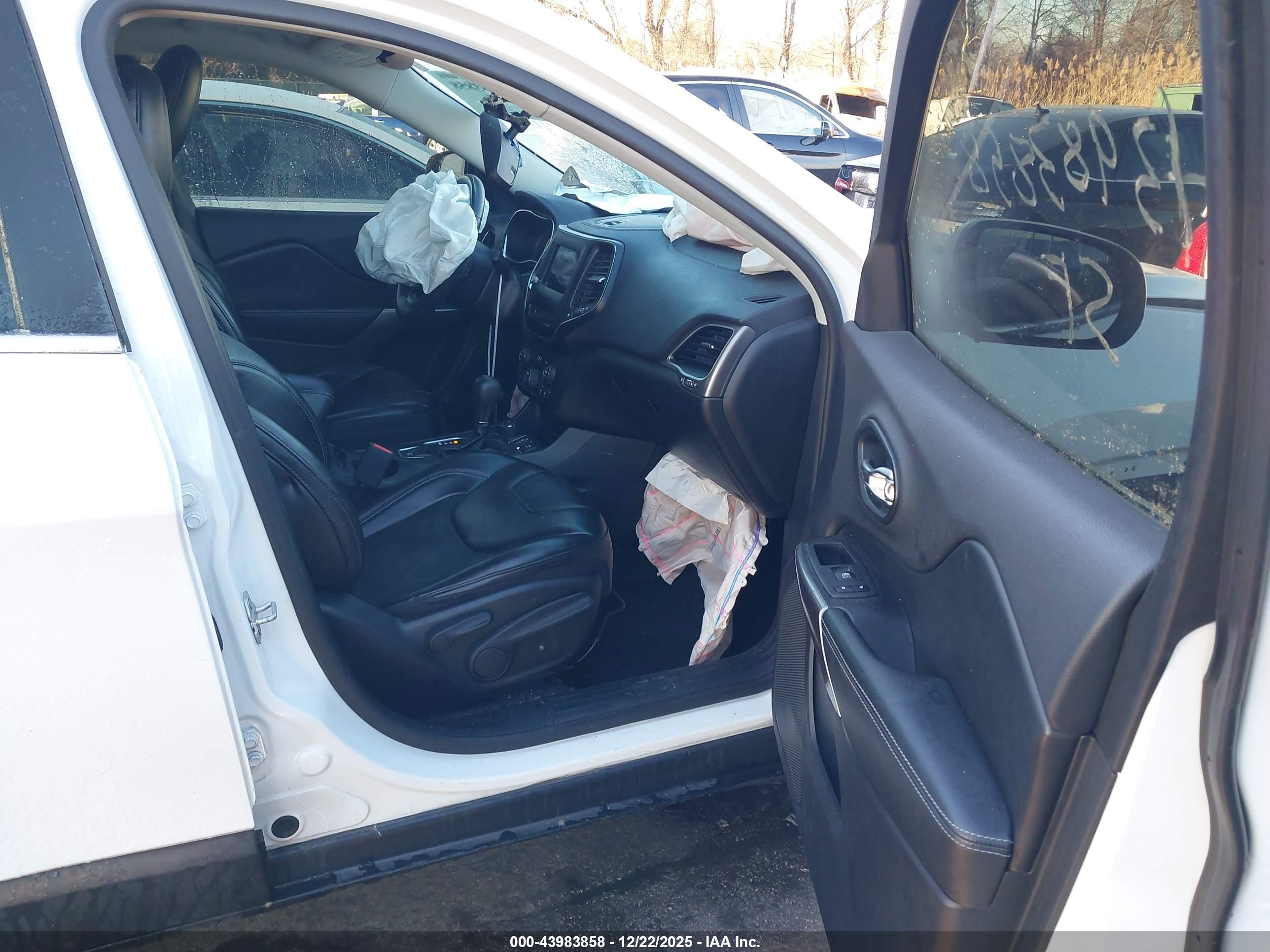 JEEP CHEROKEE image 5