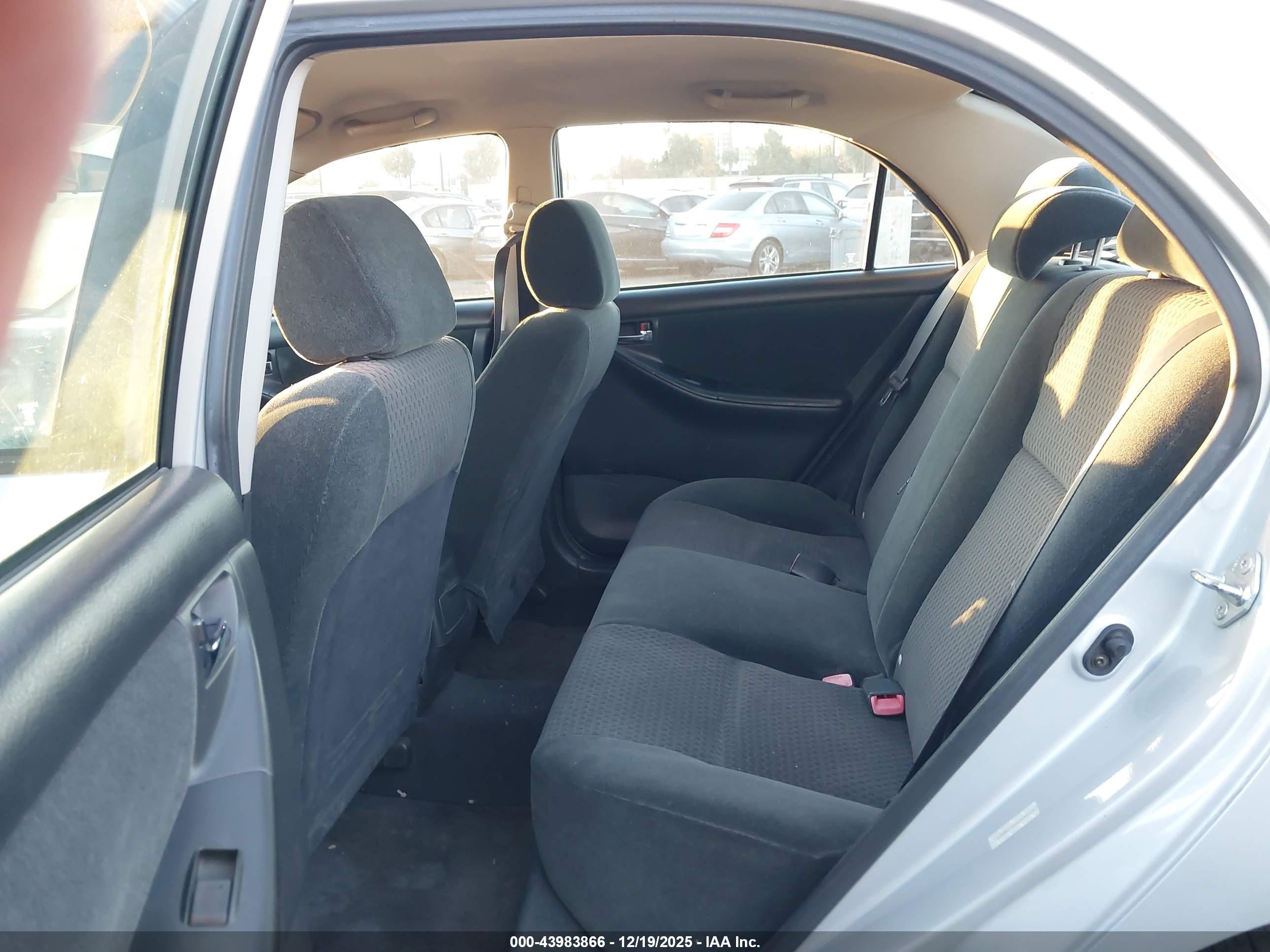 TOYOTA COROLLA image 8