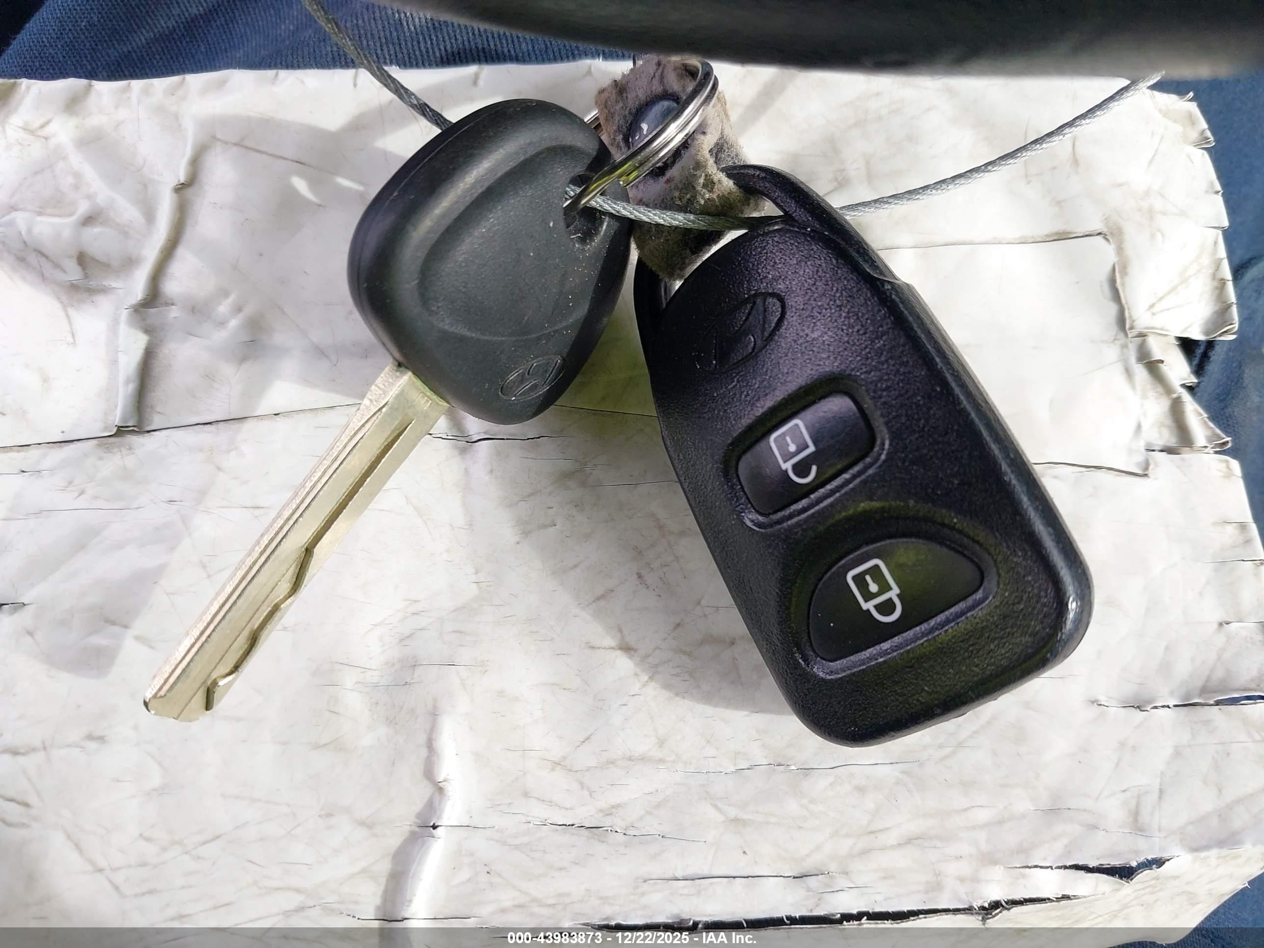 HYUNDAI TUCSON image 11