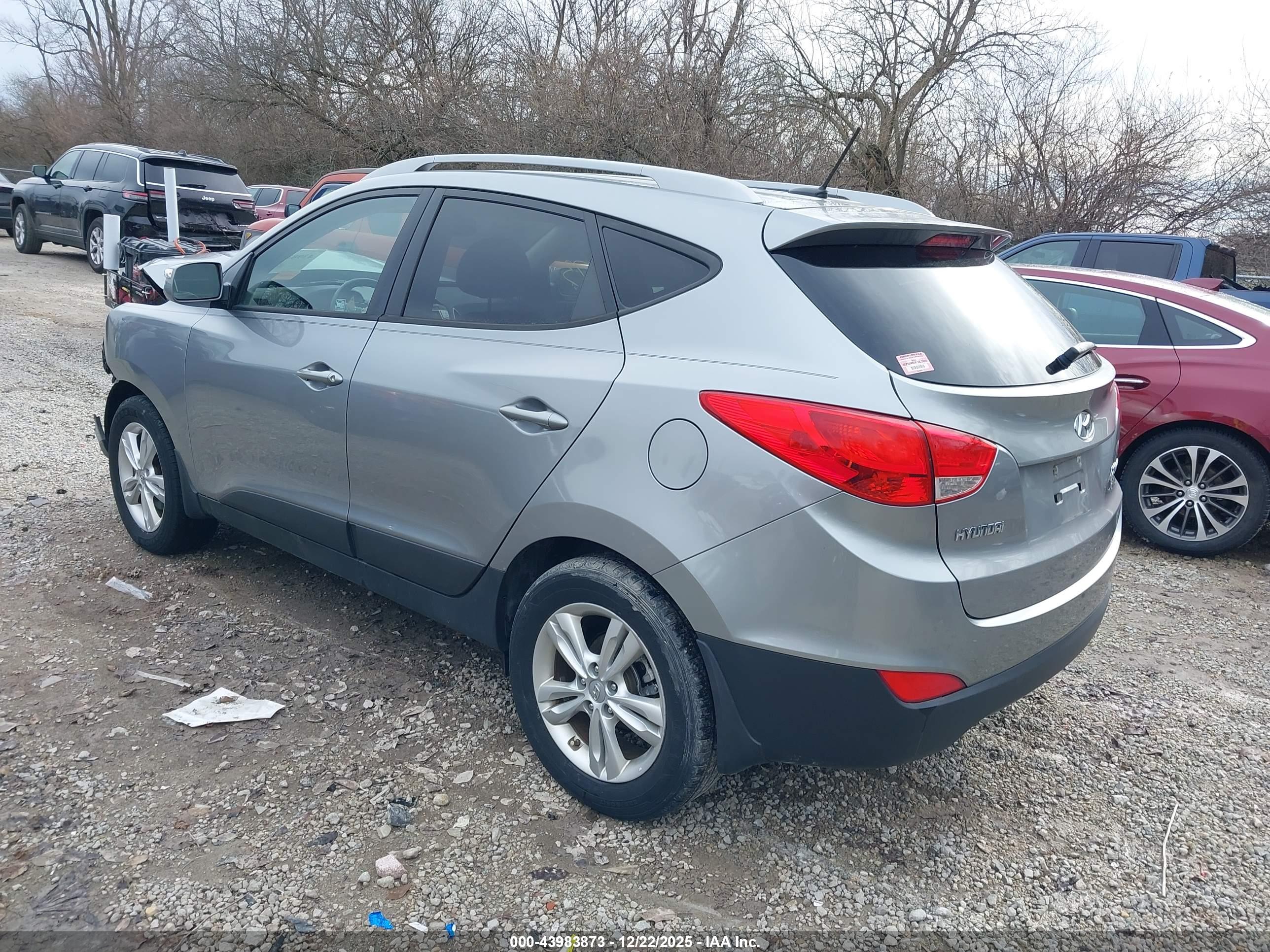 HYUNDAI TUCSON image 3