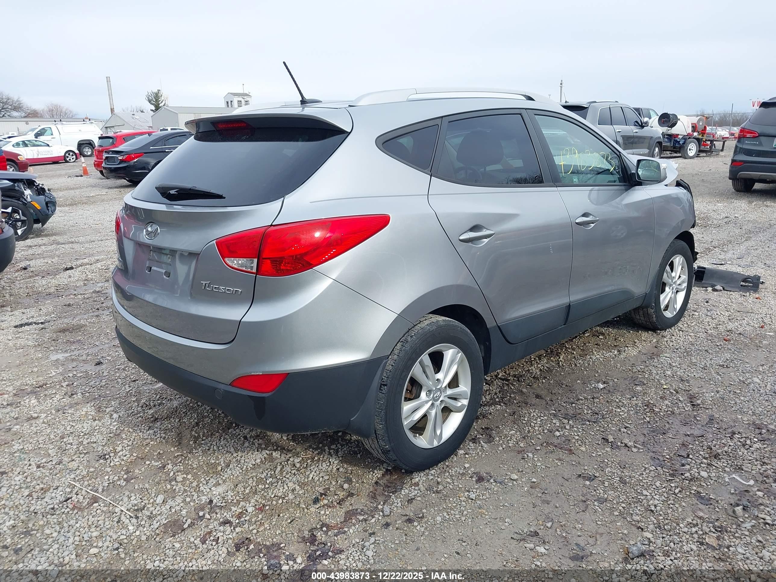 HYUNDAI TUCSON image 4