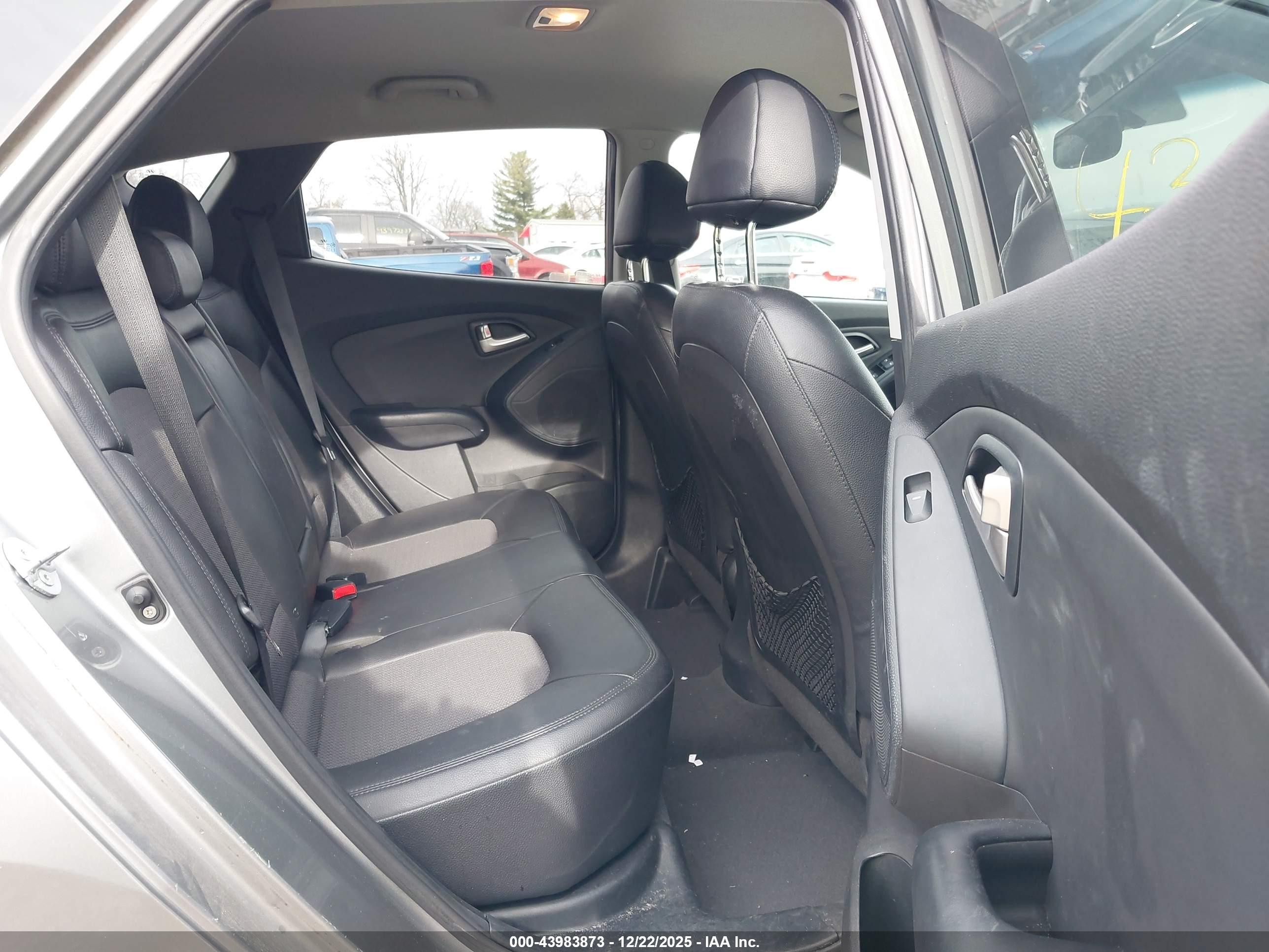 HYUNDAI TUCSON image 8