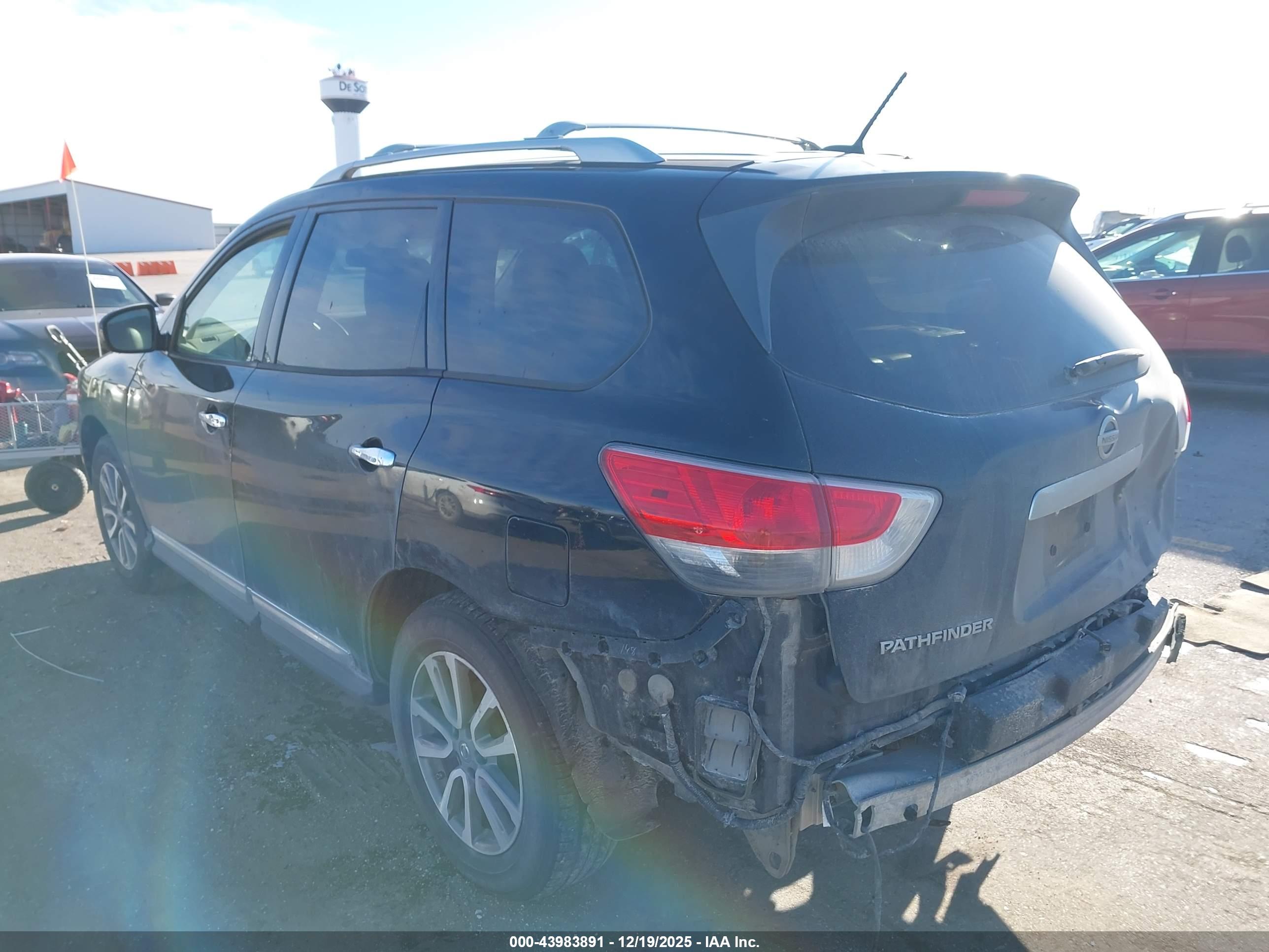 NISSAN PATHFINDER image 3