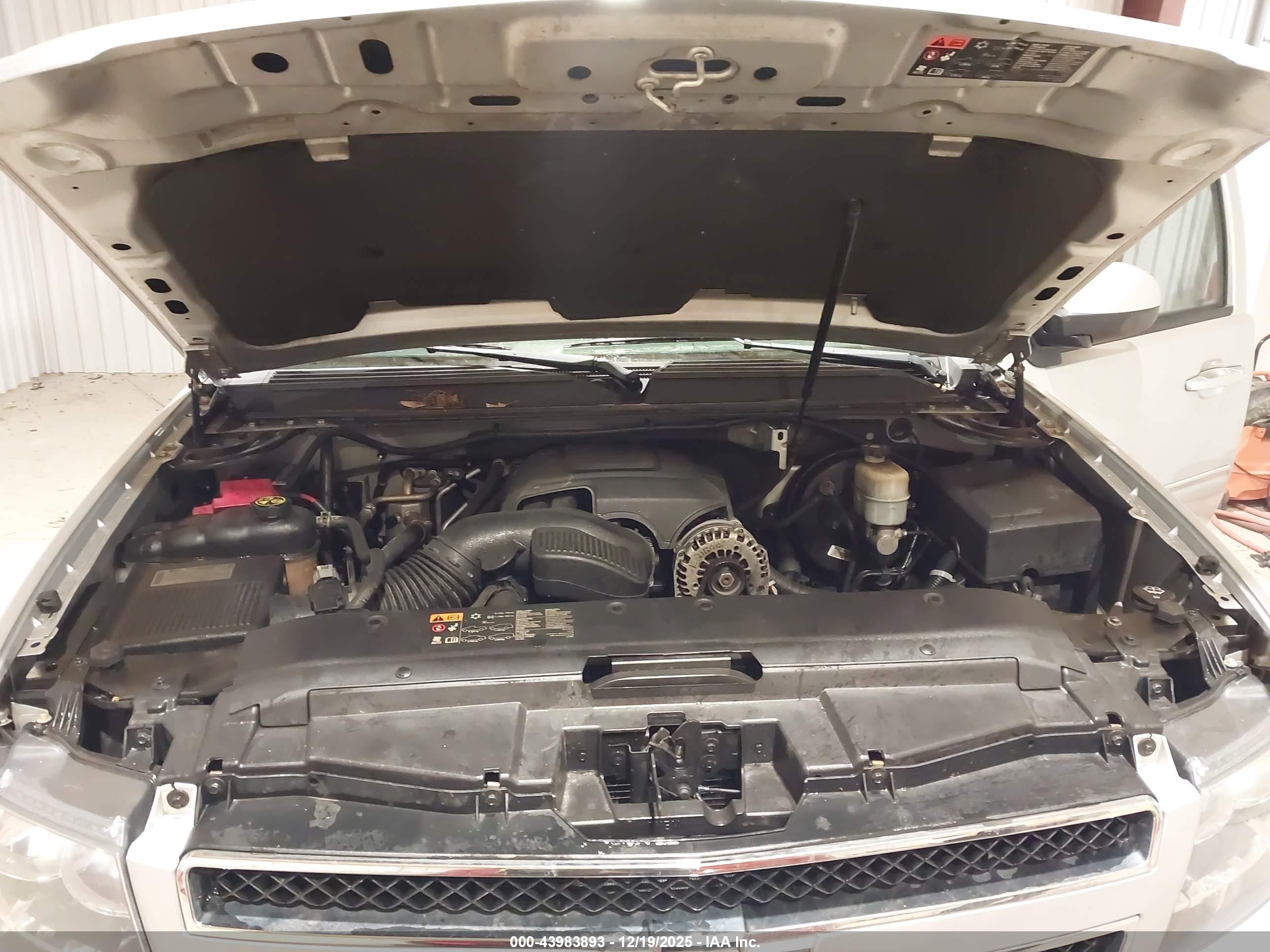 CHEVROLET SUBURBAN image 10