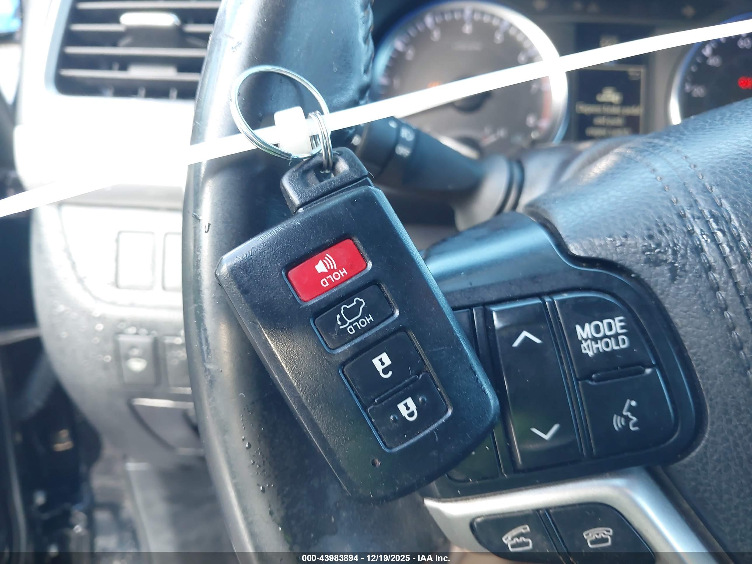 TOYOTA HIGHLANDER image 11