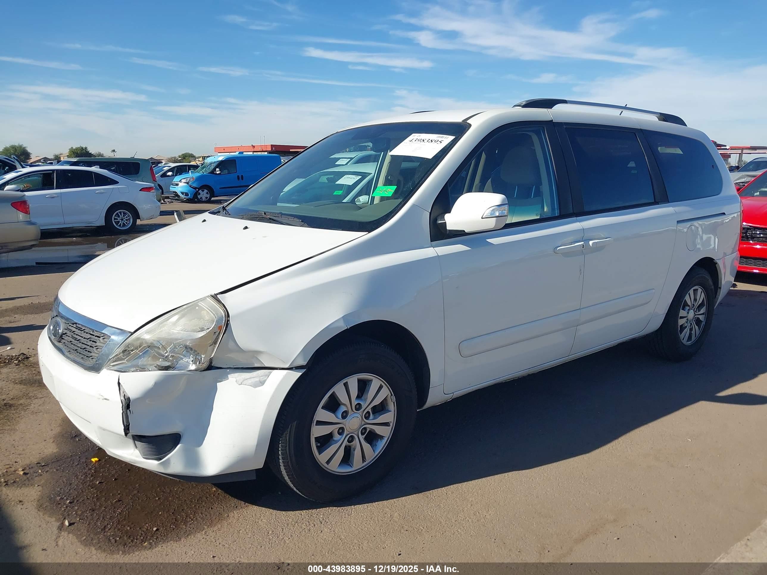 KIA SEDONA image 2