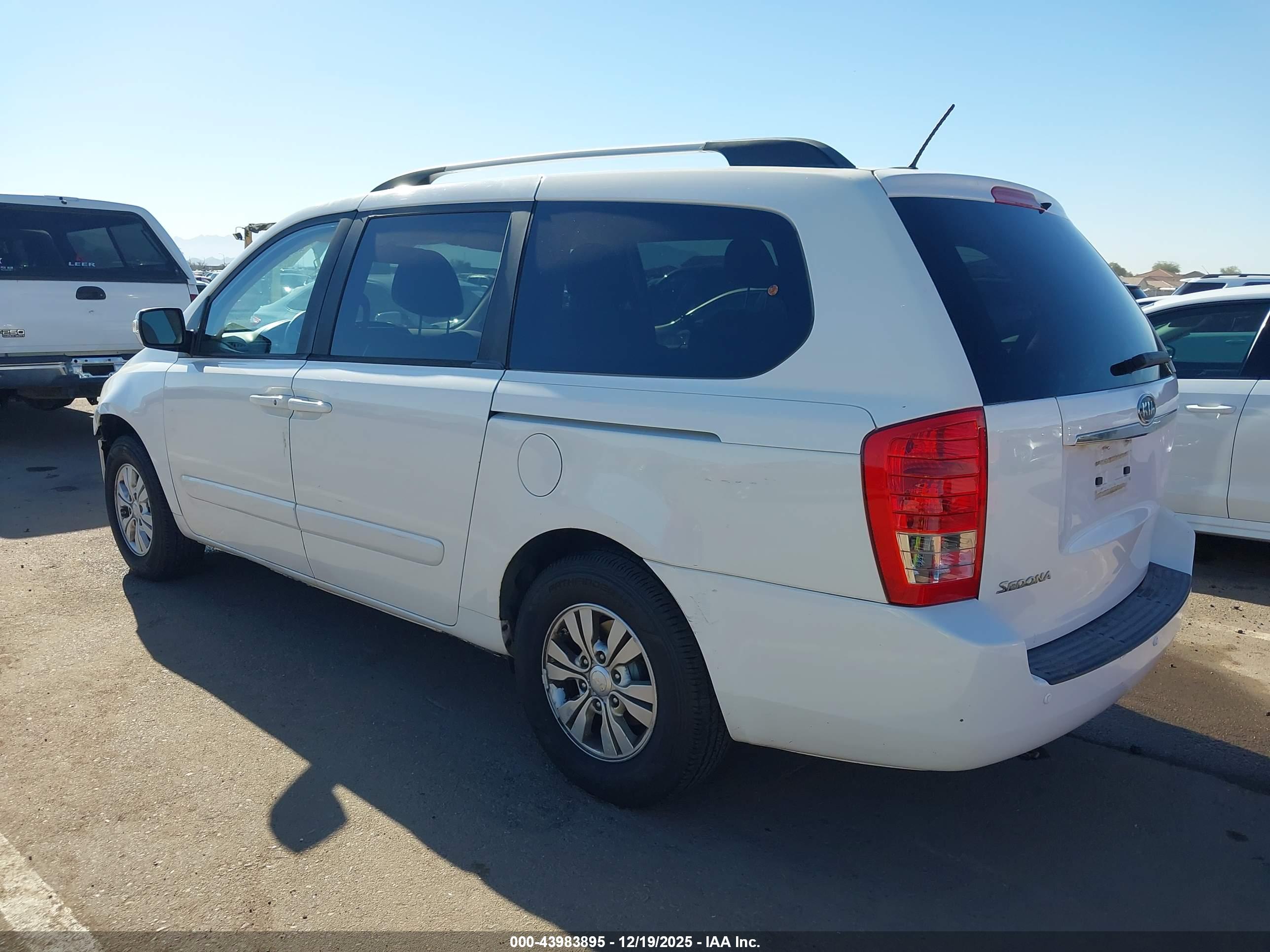 KIA SEDONA image 3
