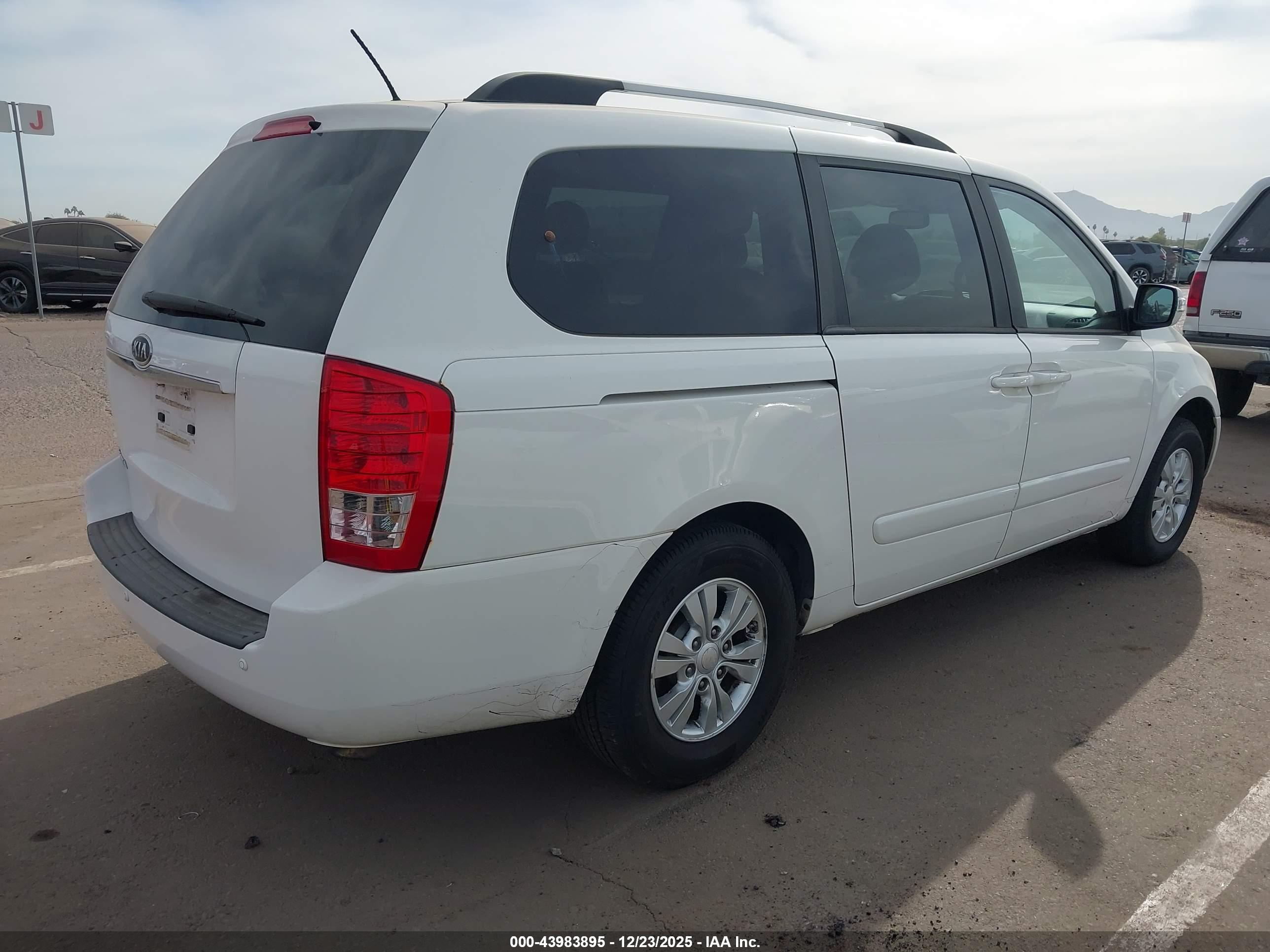 KIA SEDONA image 4