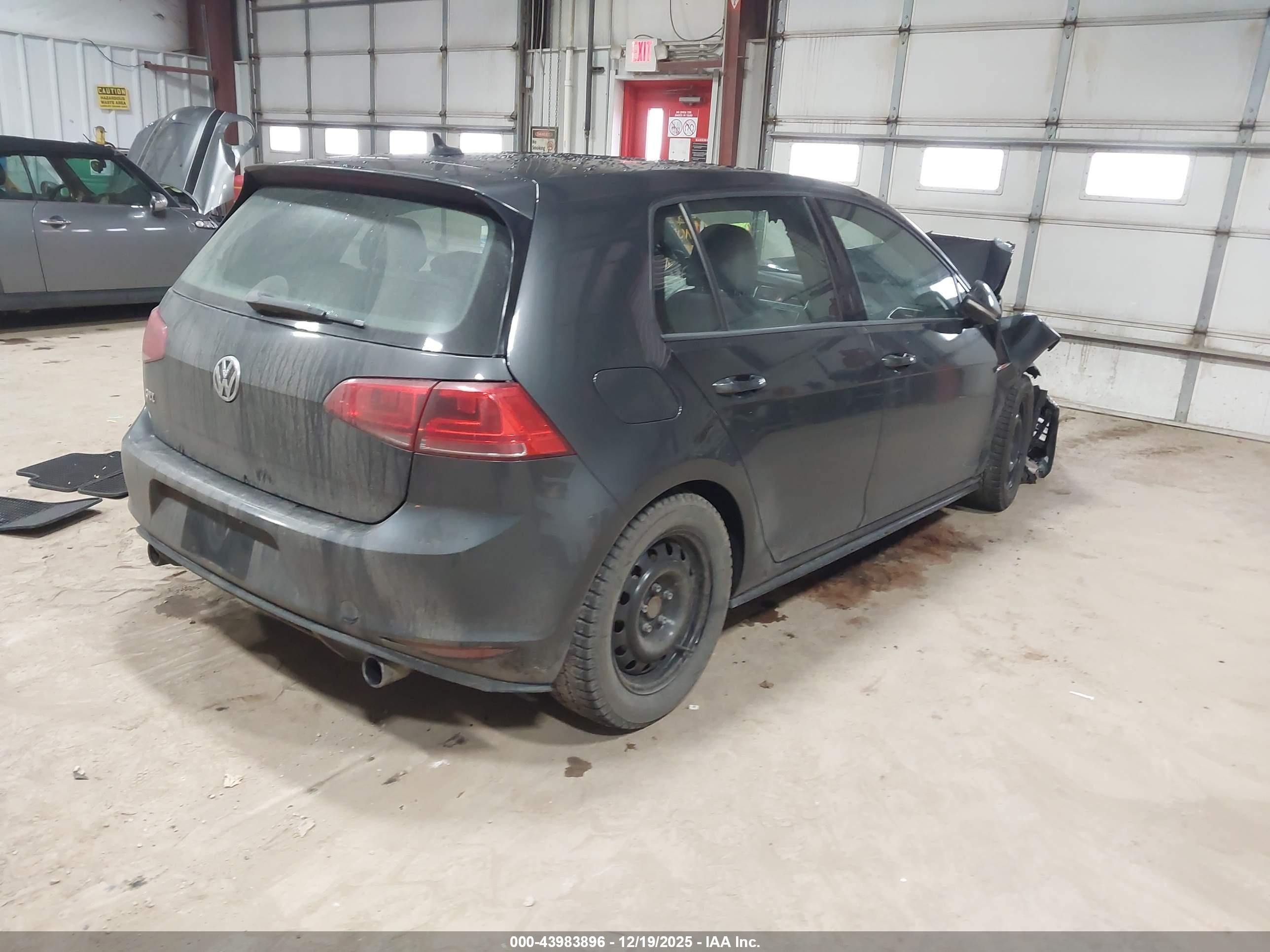 VOLKSWAGEN GOLF image 4