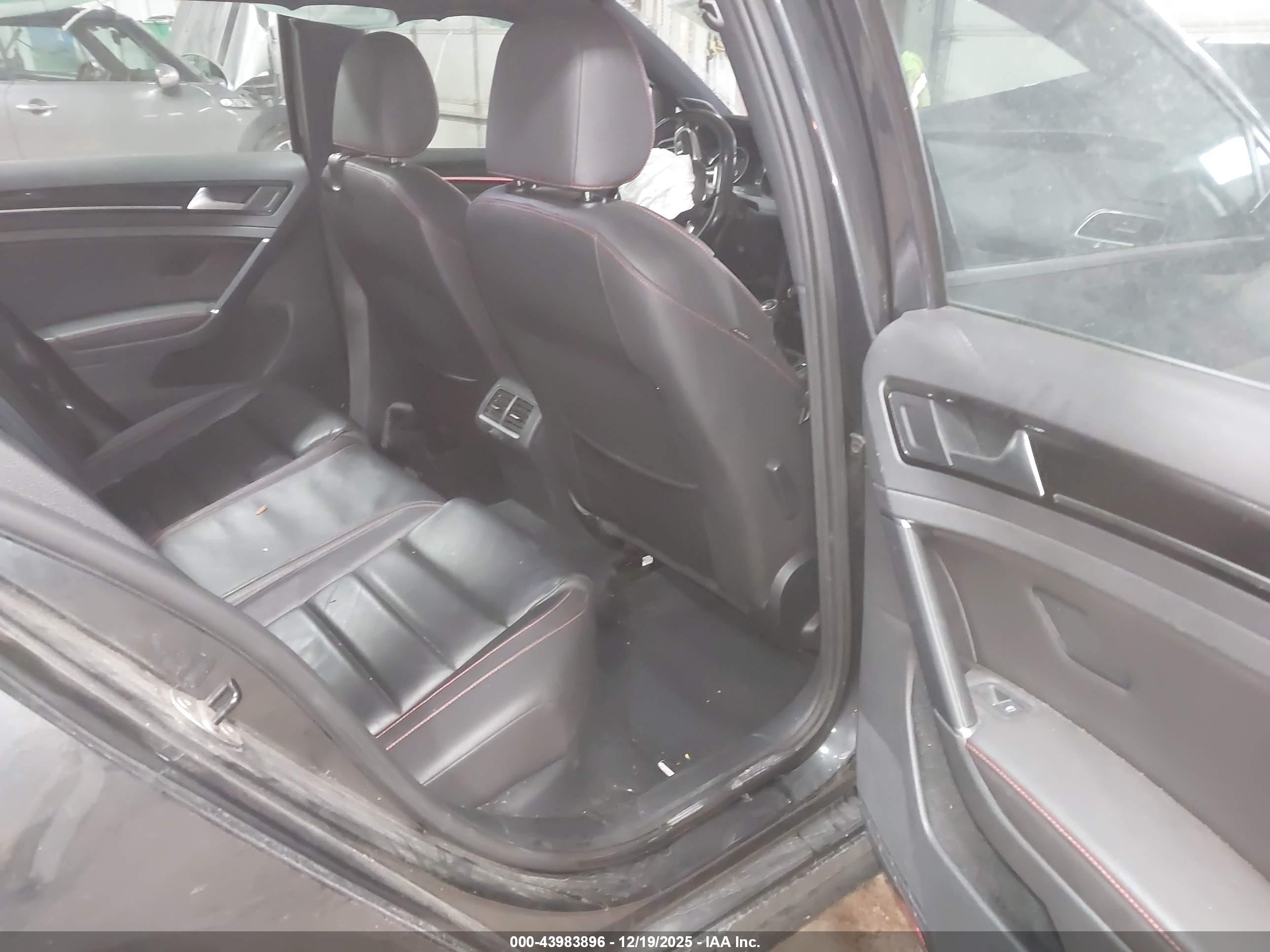 VOLKSWAGEN GOLF image 8
