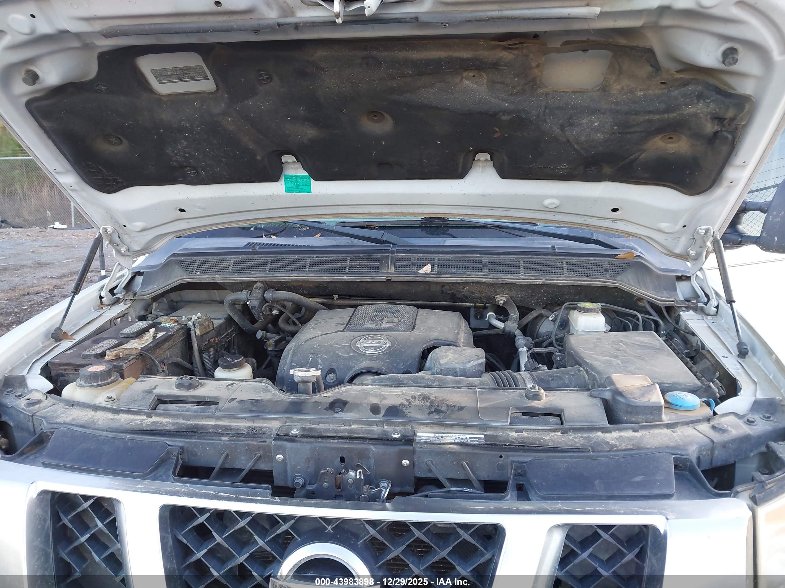 NISSAN TITAN image 10