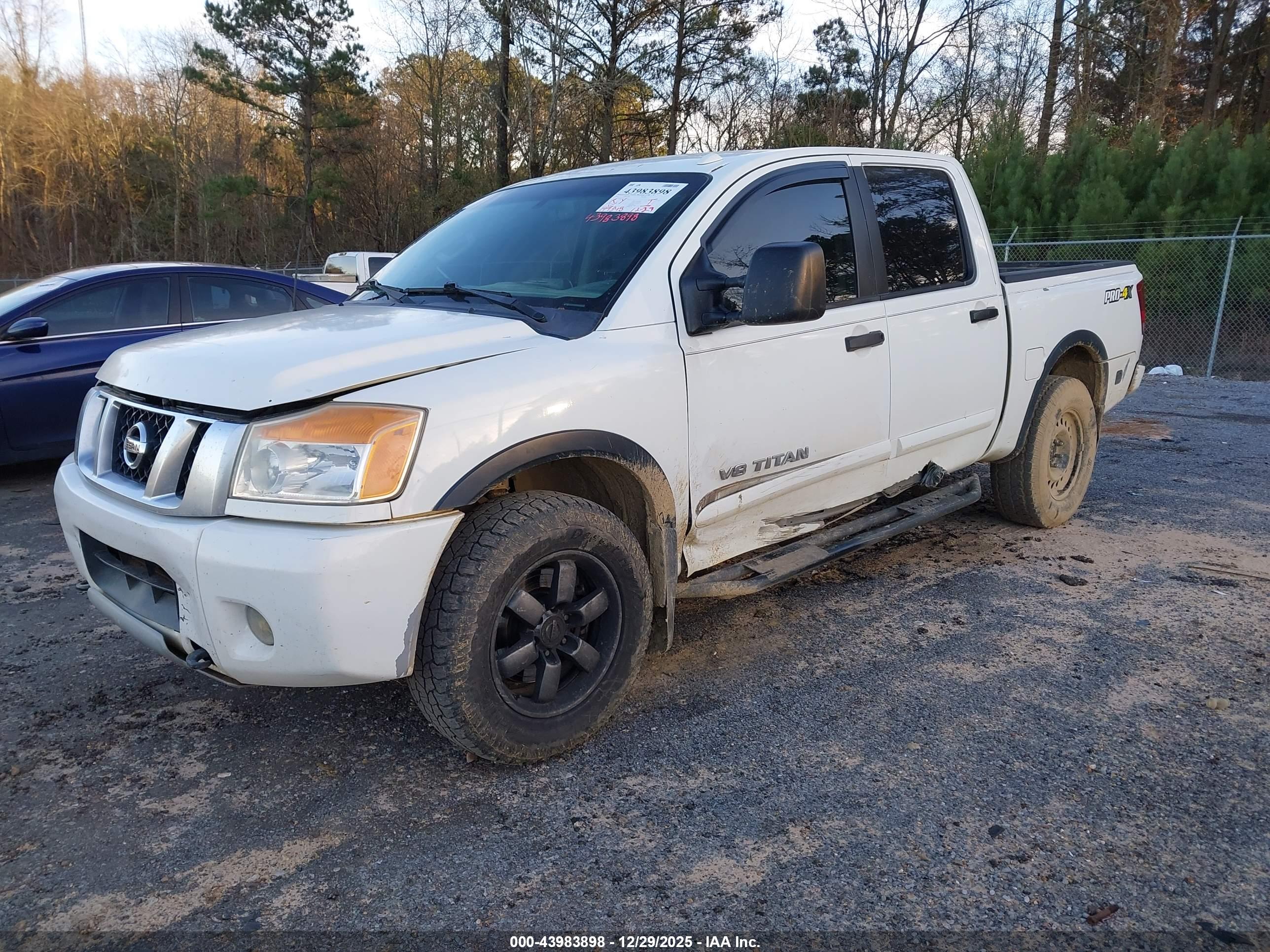 NISSAN TITAN image 2