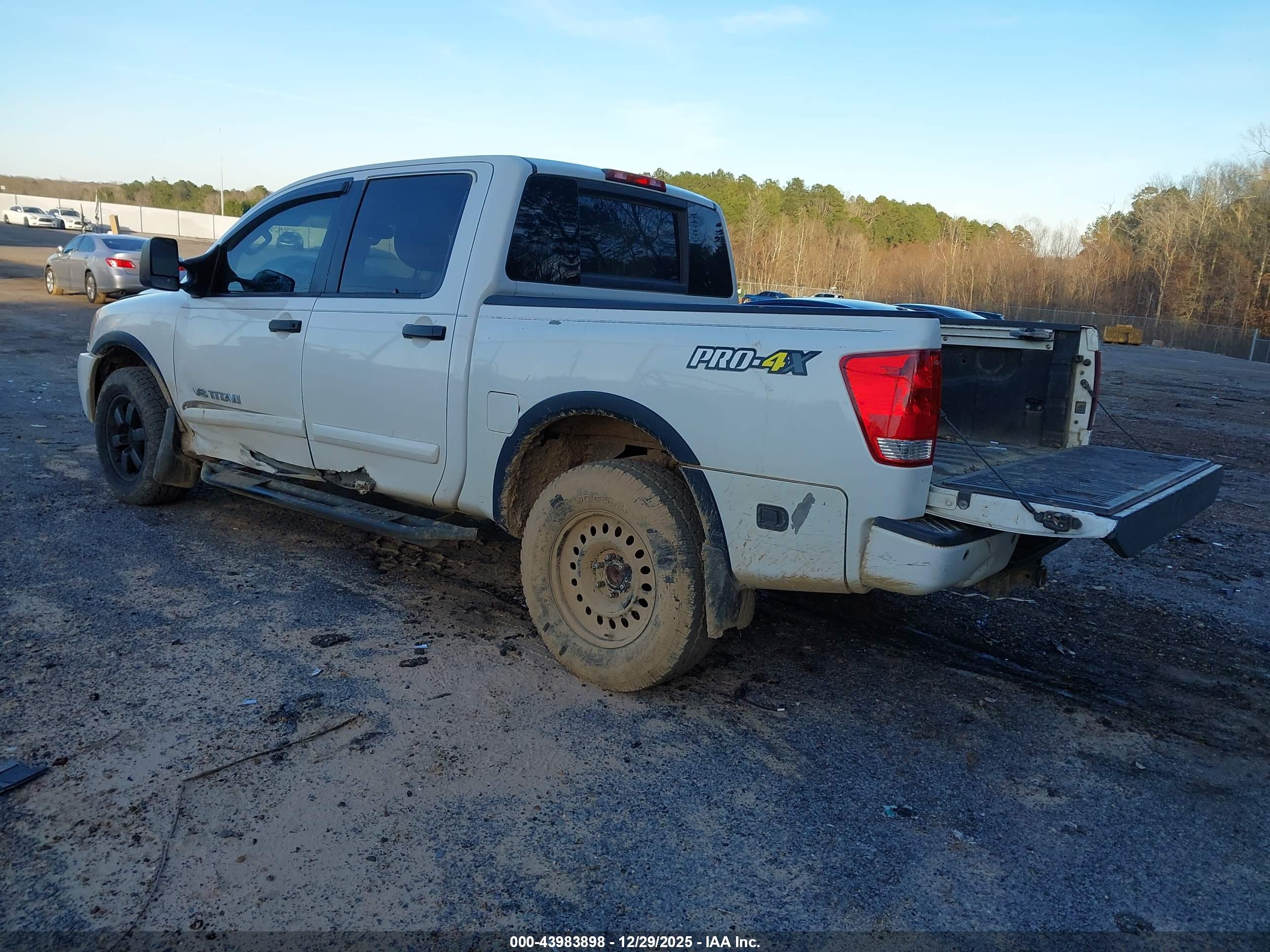 NISSAN TITAN image 3