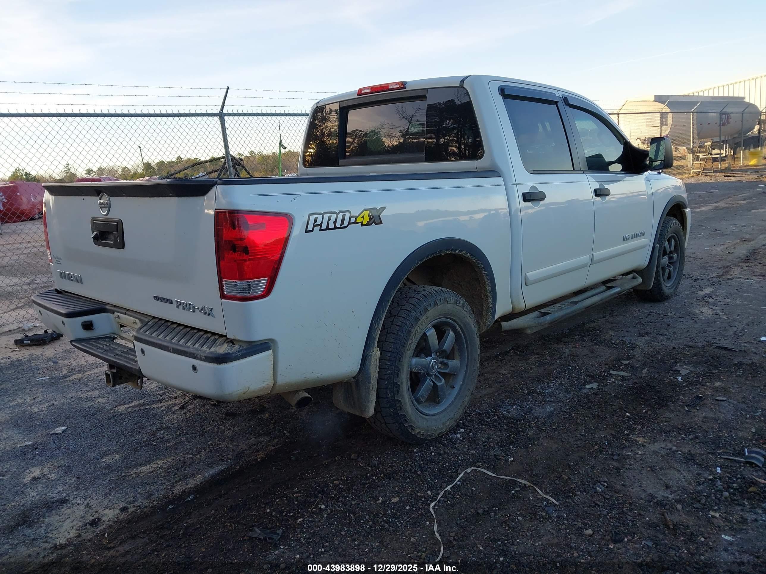 NISSAN TITAN image 4