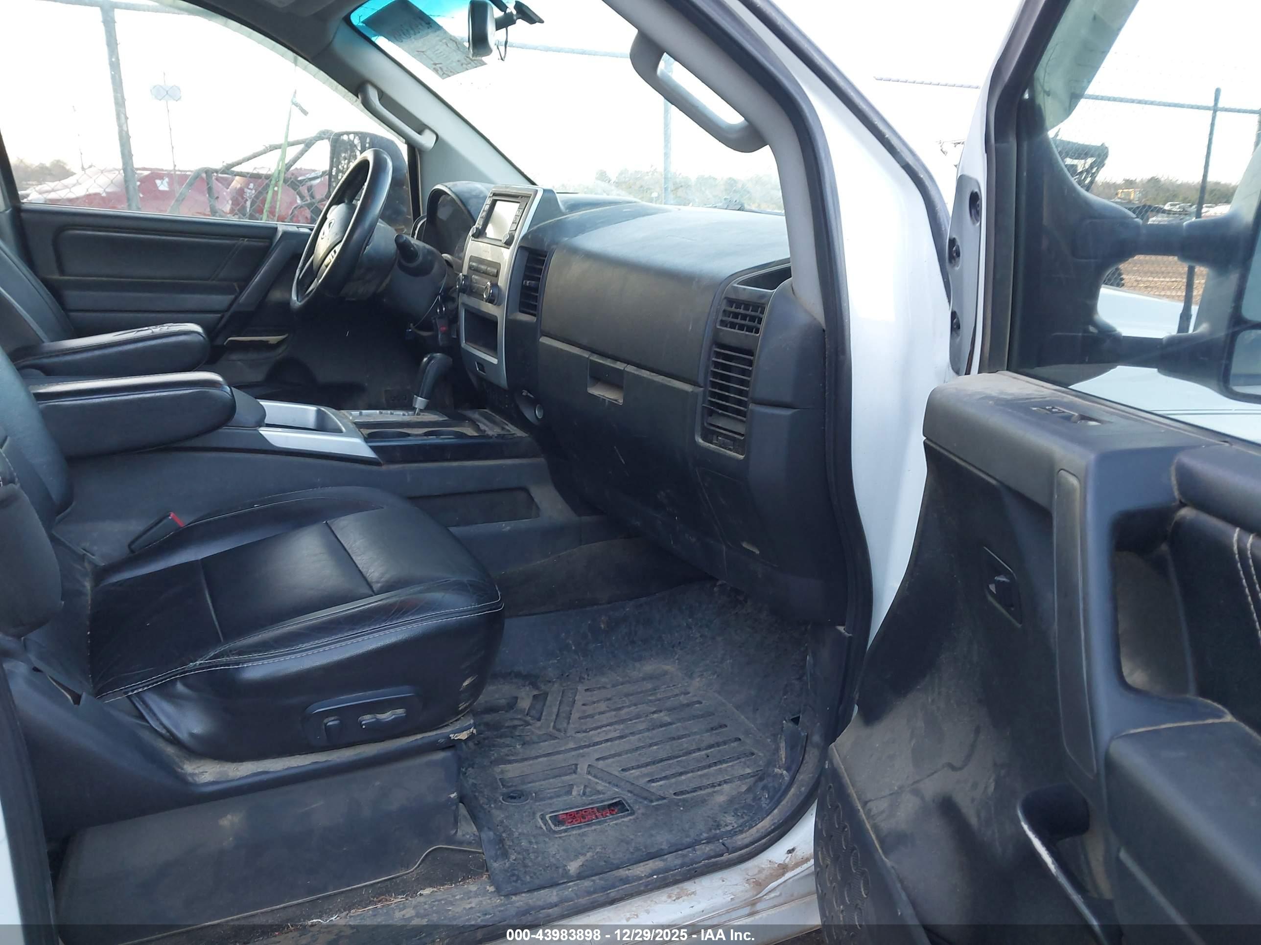 NISSAN TITAN image 5