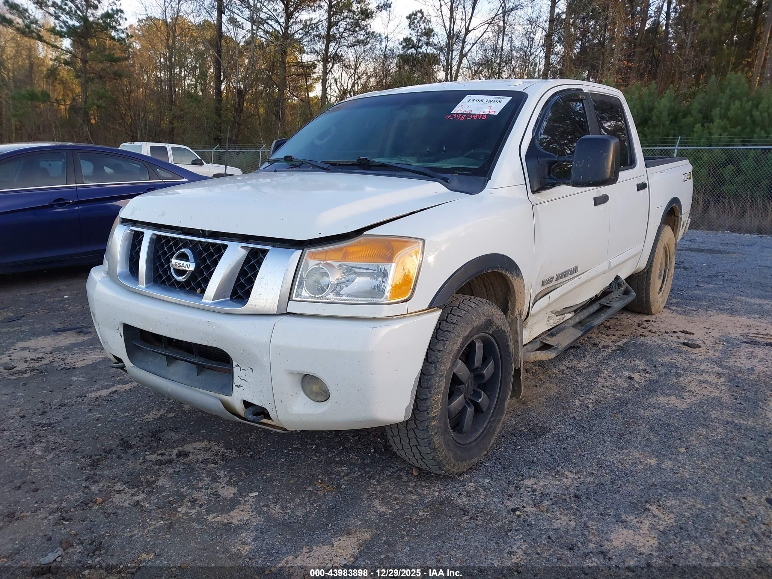 NISSAN TITAN image 6