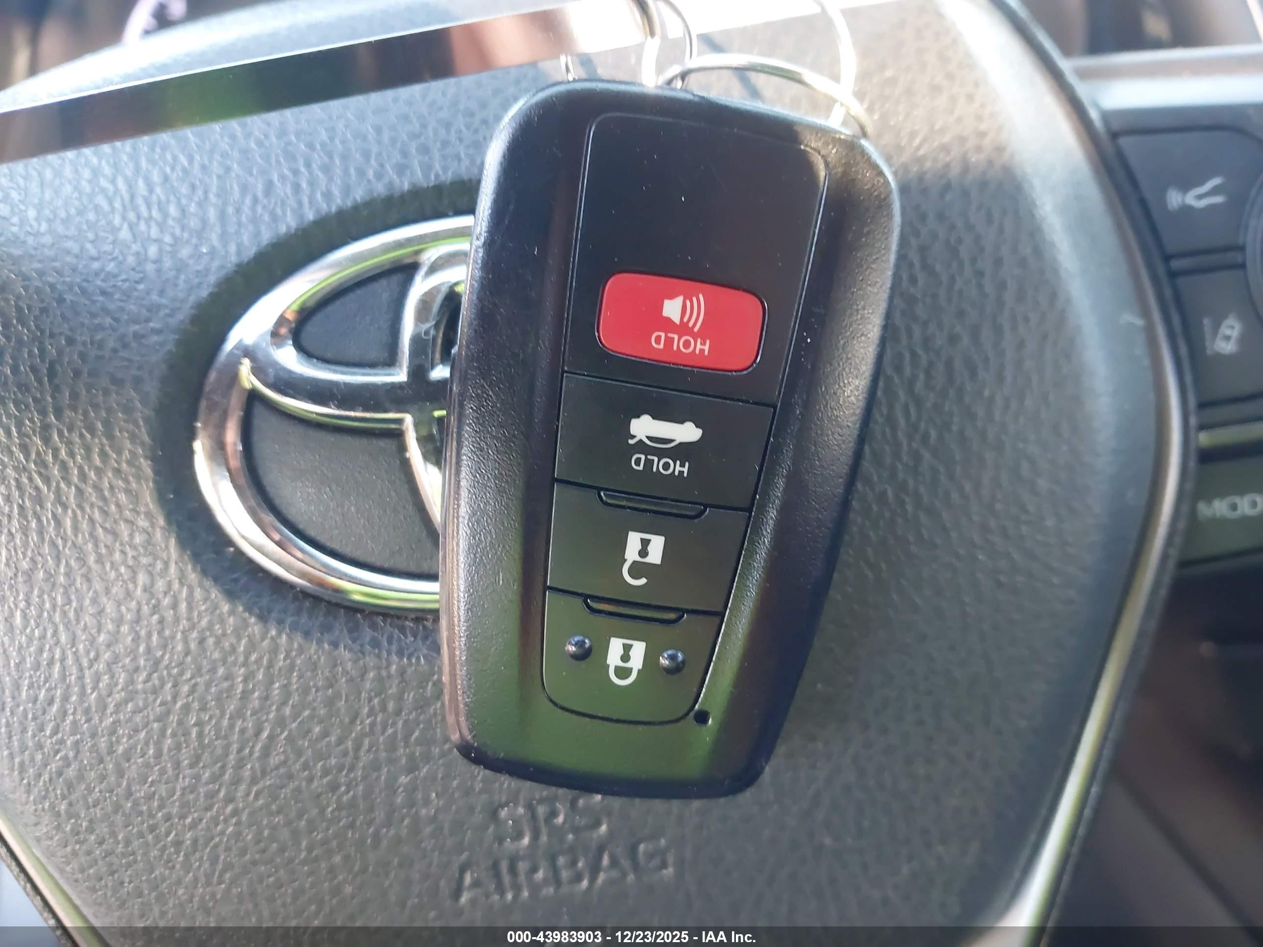TOYOTA CAMRY image 11
