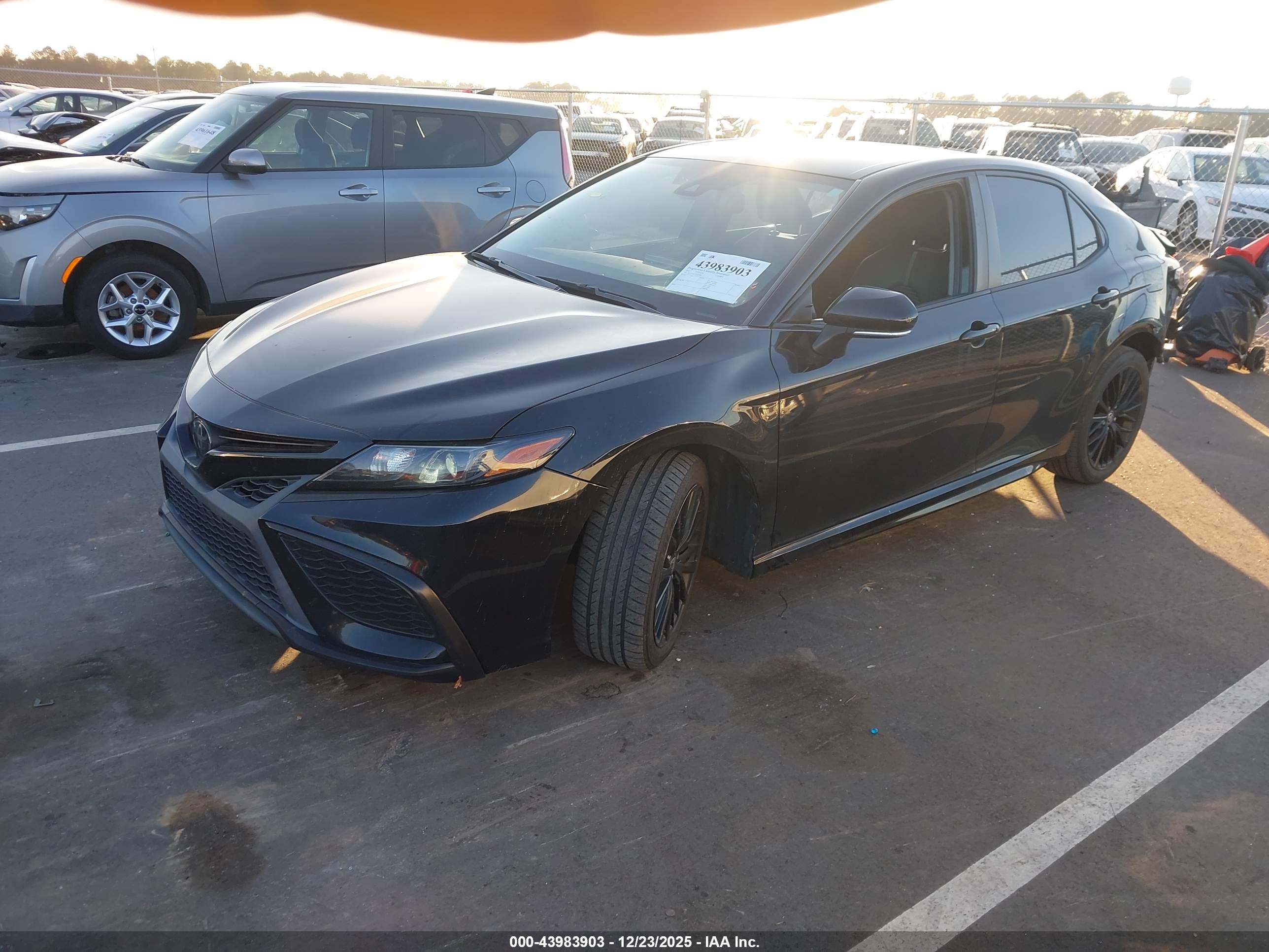 TOYOTA CAMRY image 2