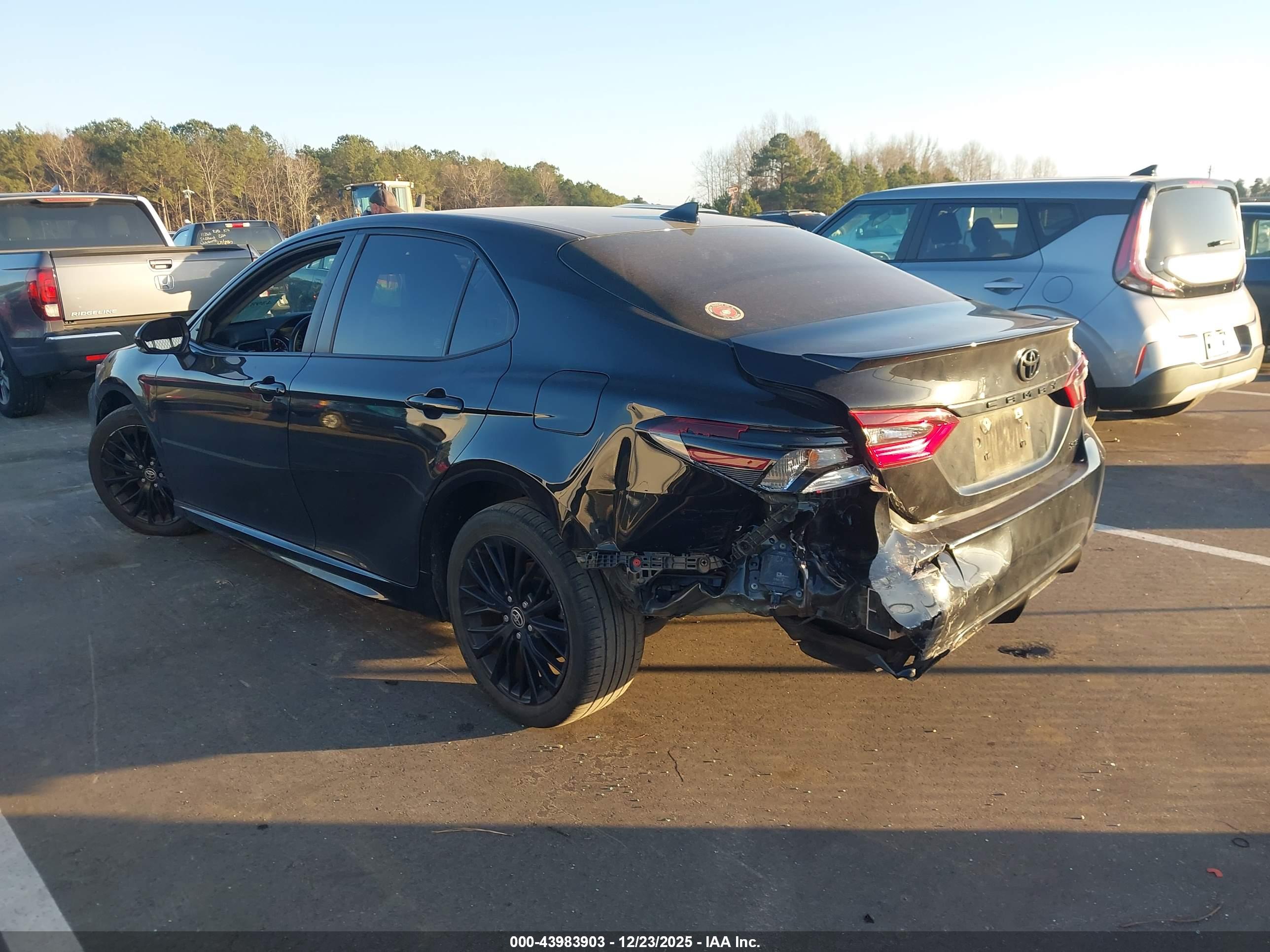 TOYOTA CAMRY image 3