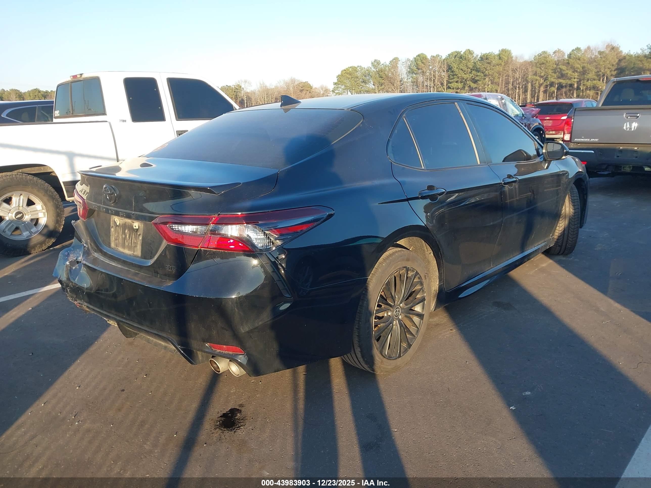 TOYOTA CAMRY image 4