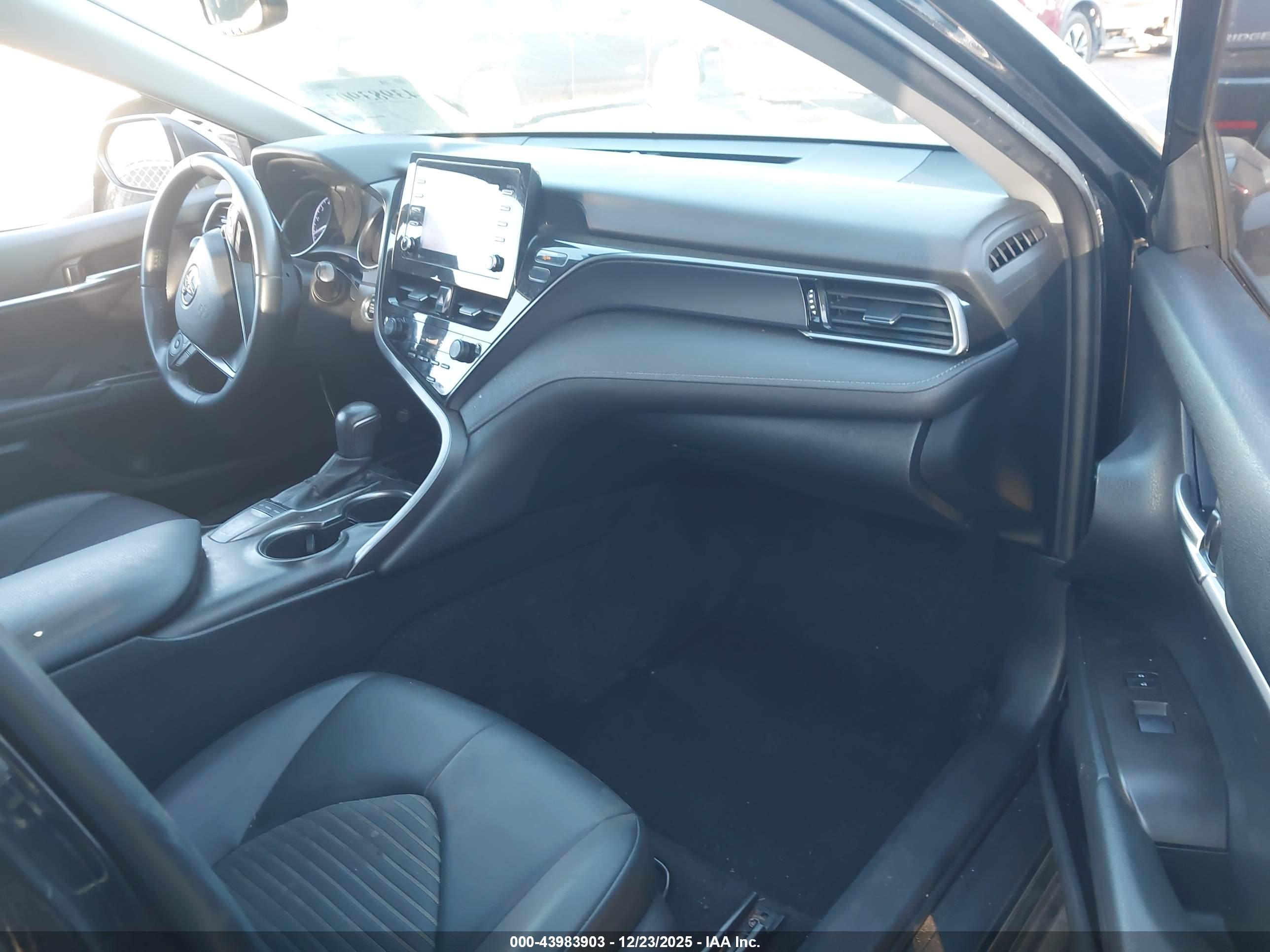 TOYOTA CAMRY image 5