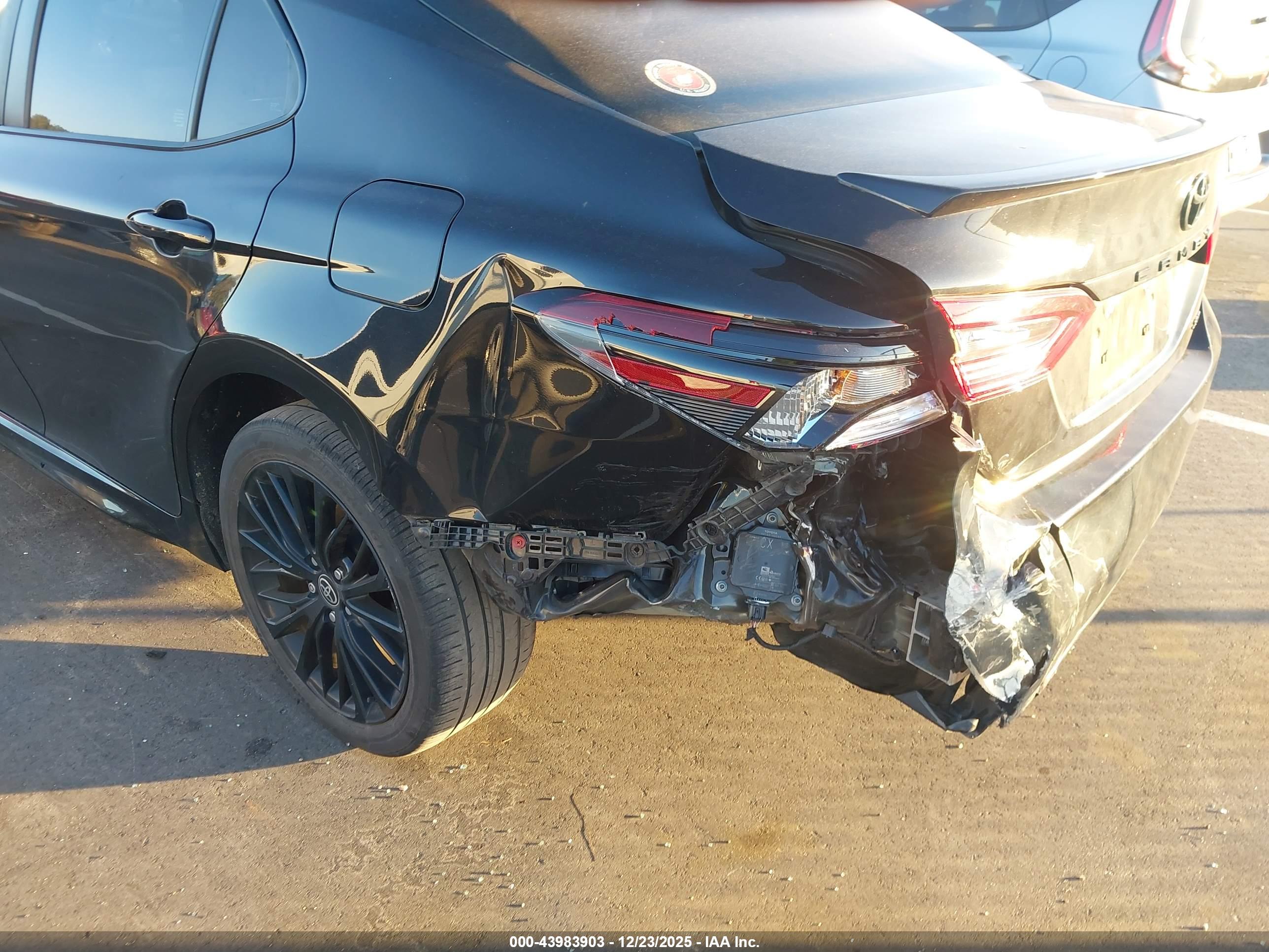 TOYOTA CAMRY image 6