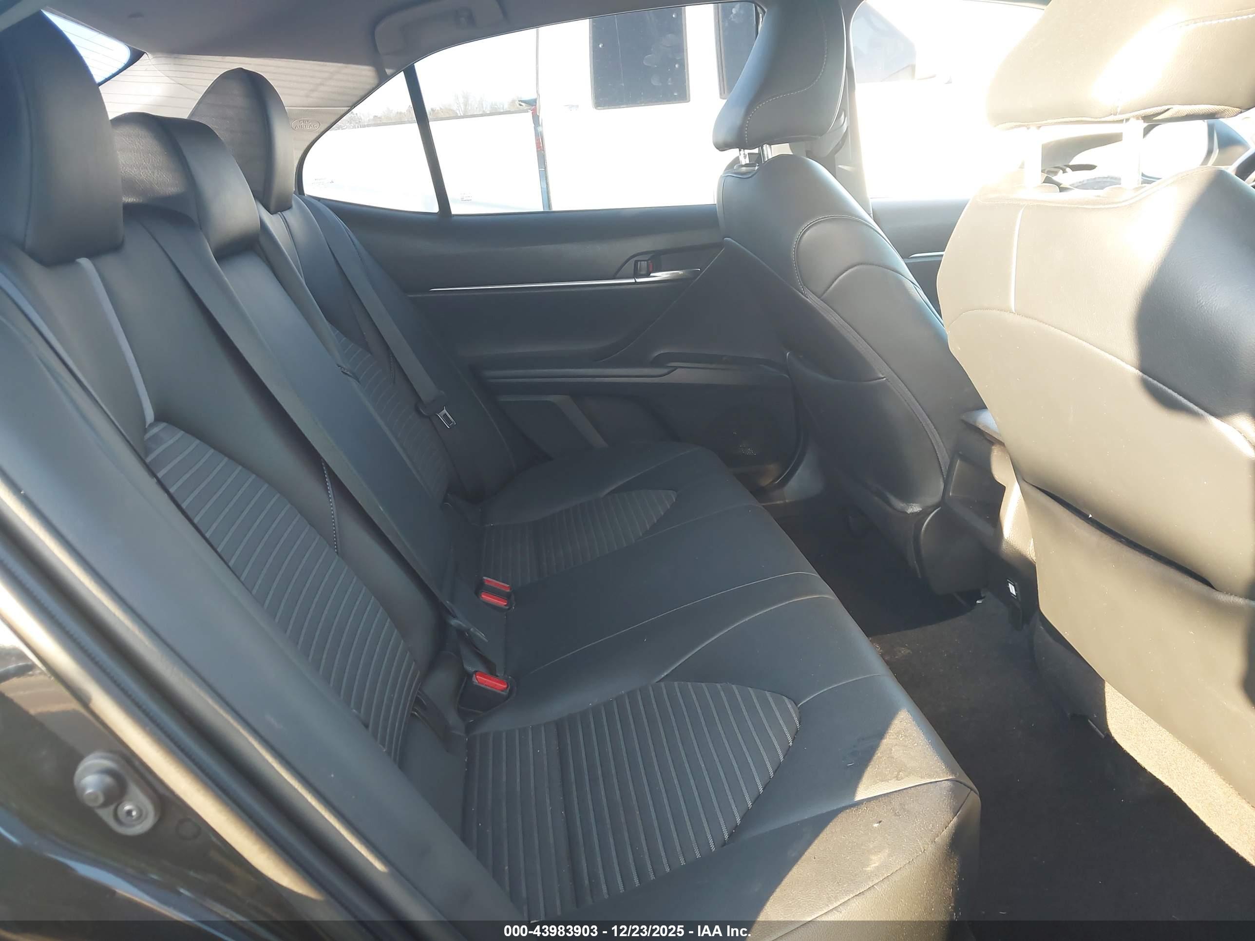 TOYOTA CAMRY image 8