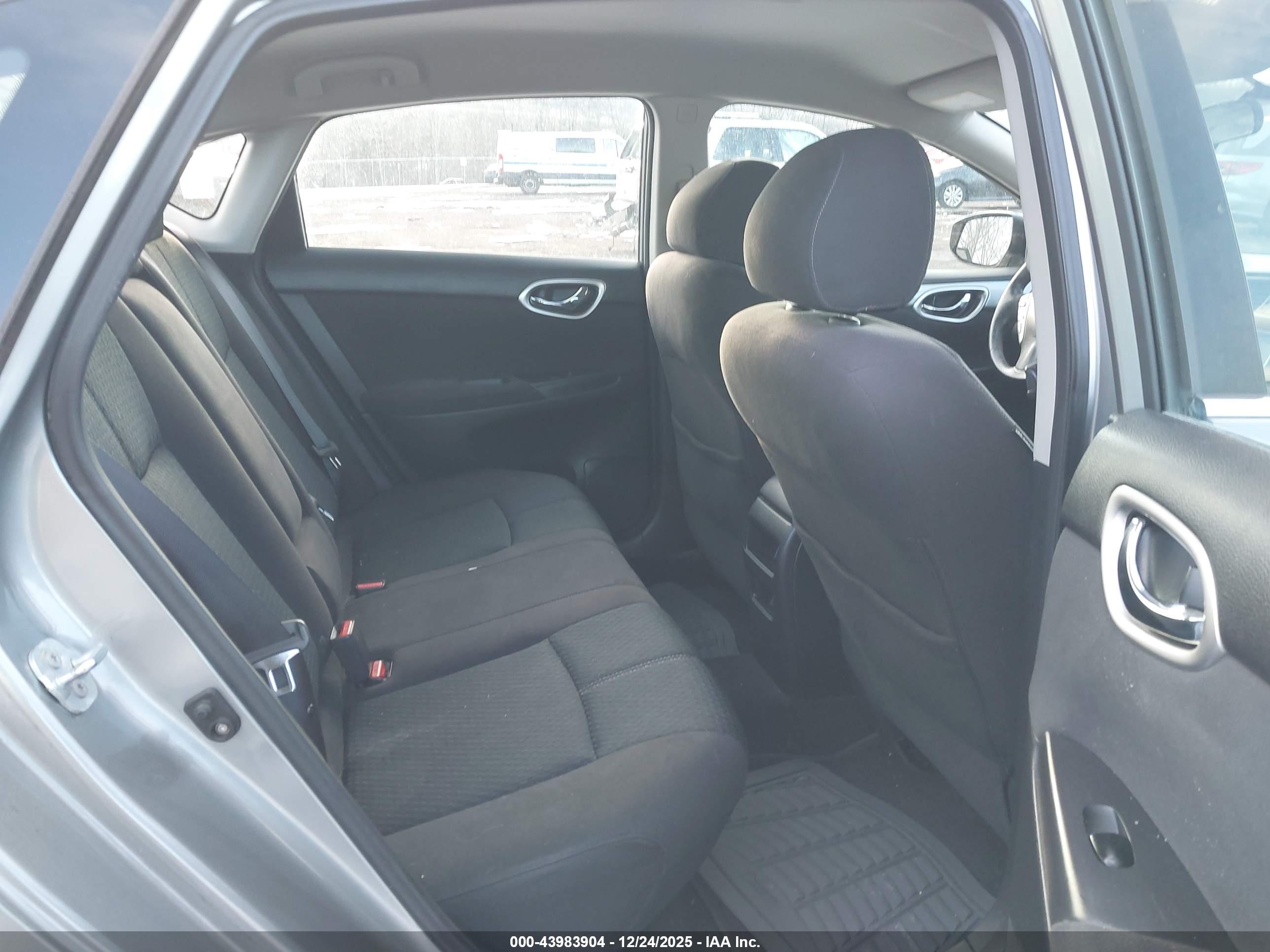NISSAN SENTRA image 8