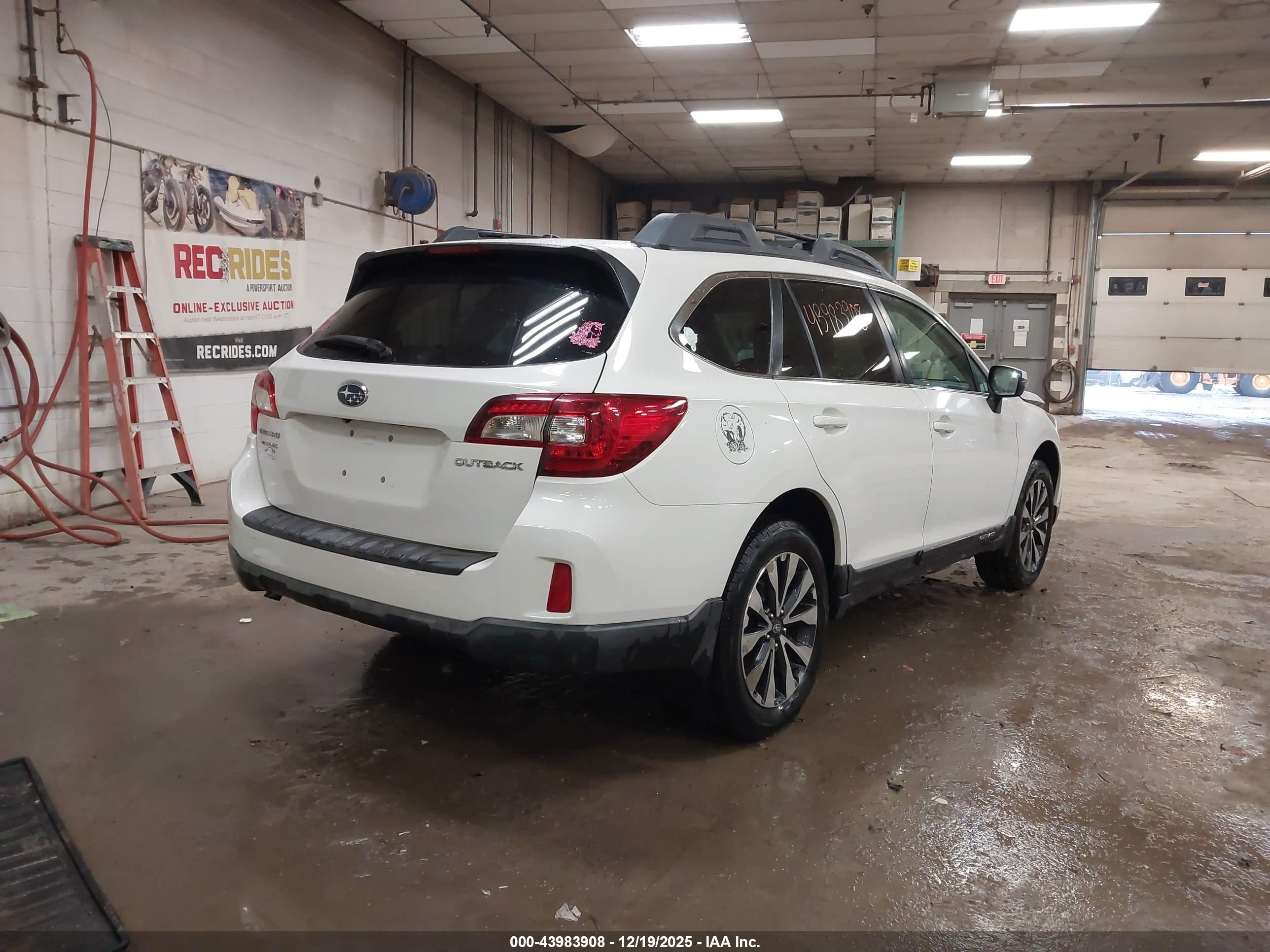 SUBARU OUTBACK image 4