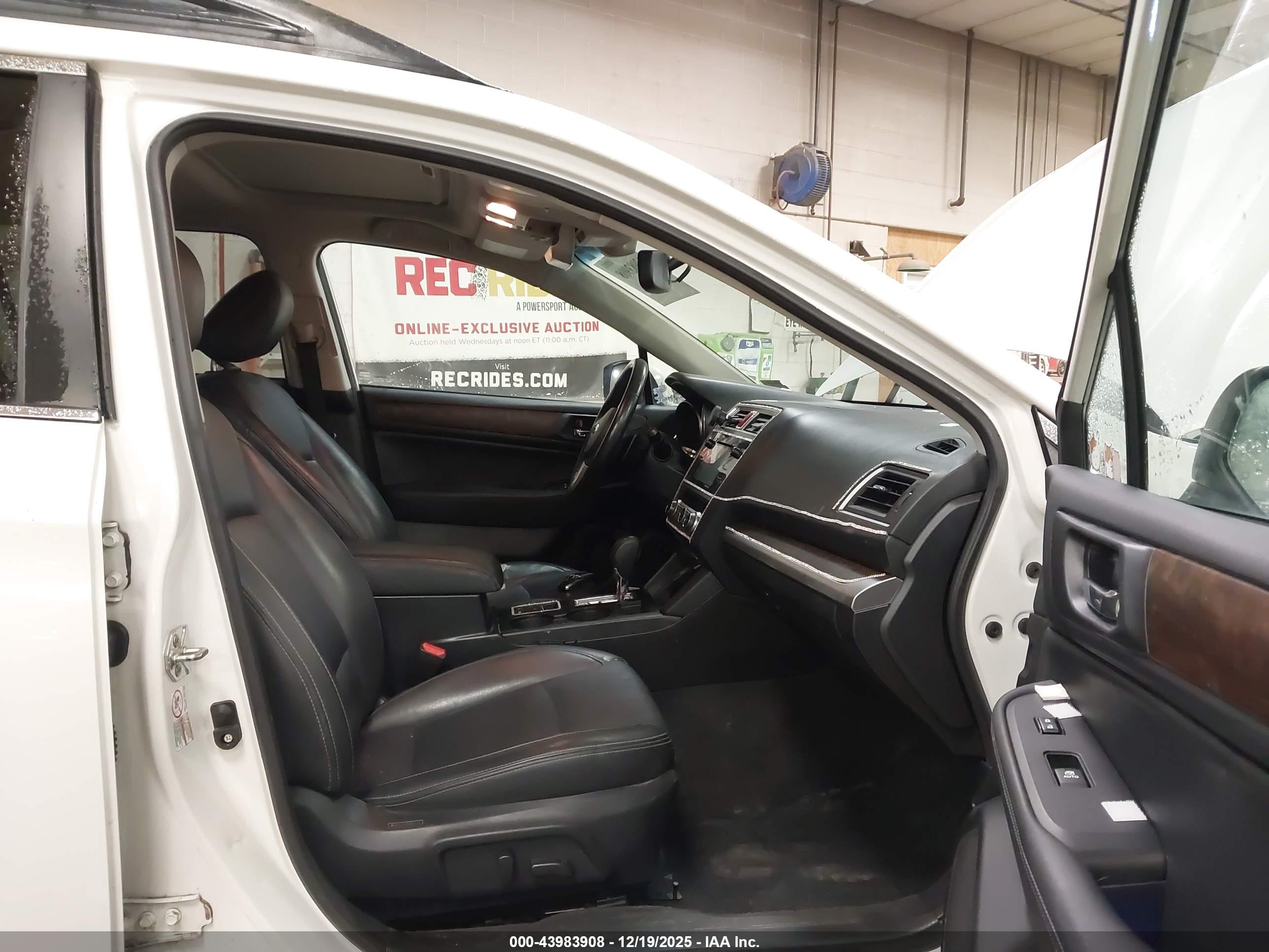 SUBARU OUTBACK image 5