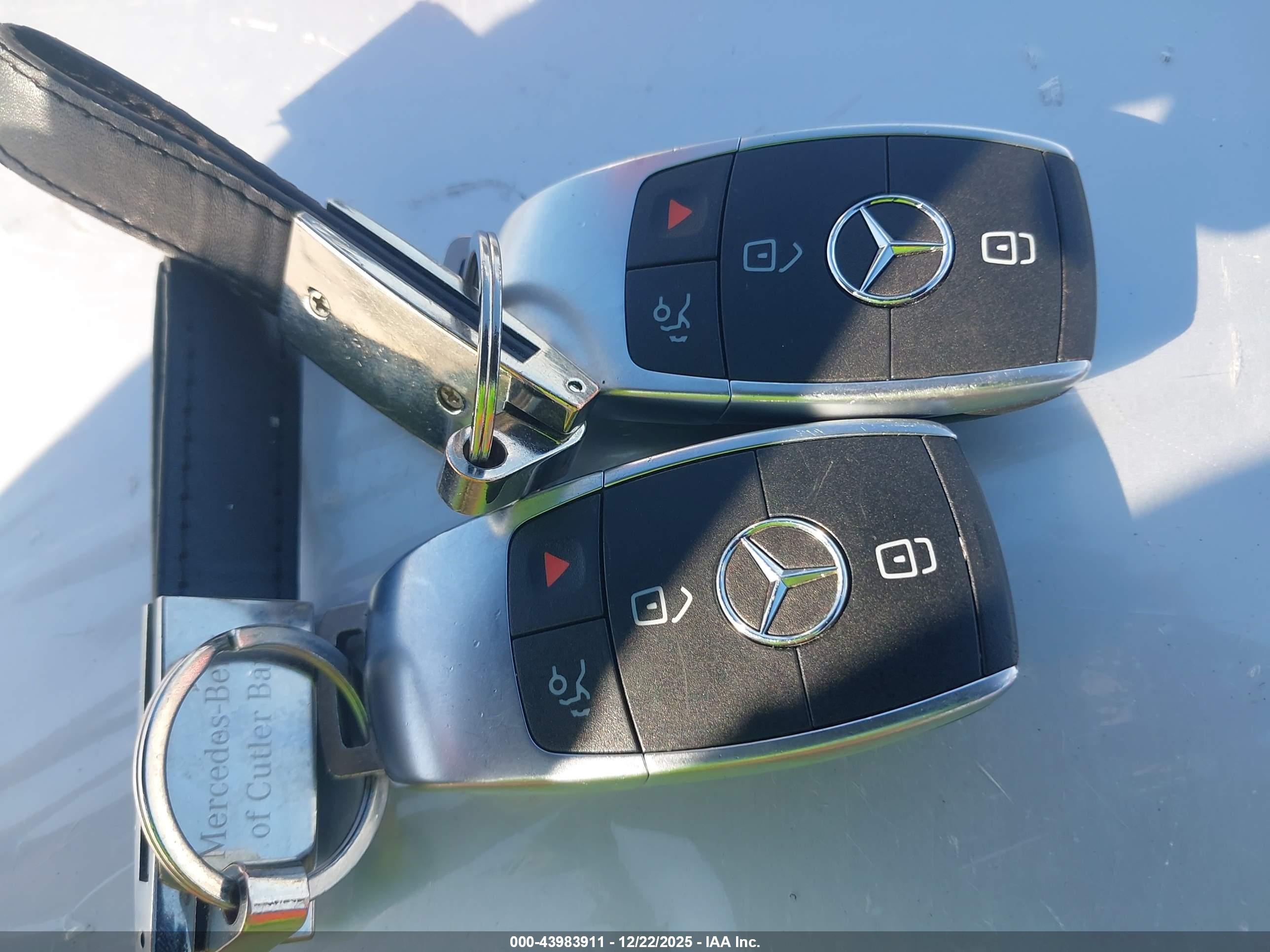 MERCEDES-BENZ GLC image 11