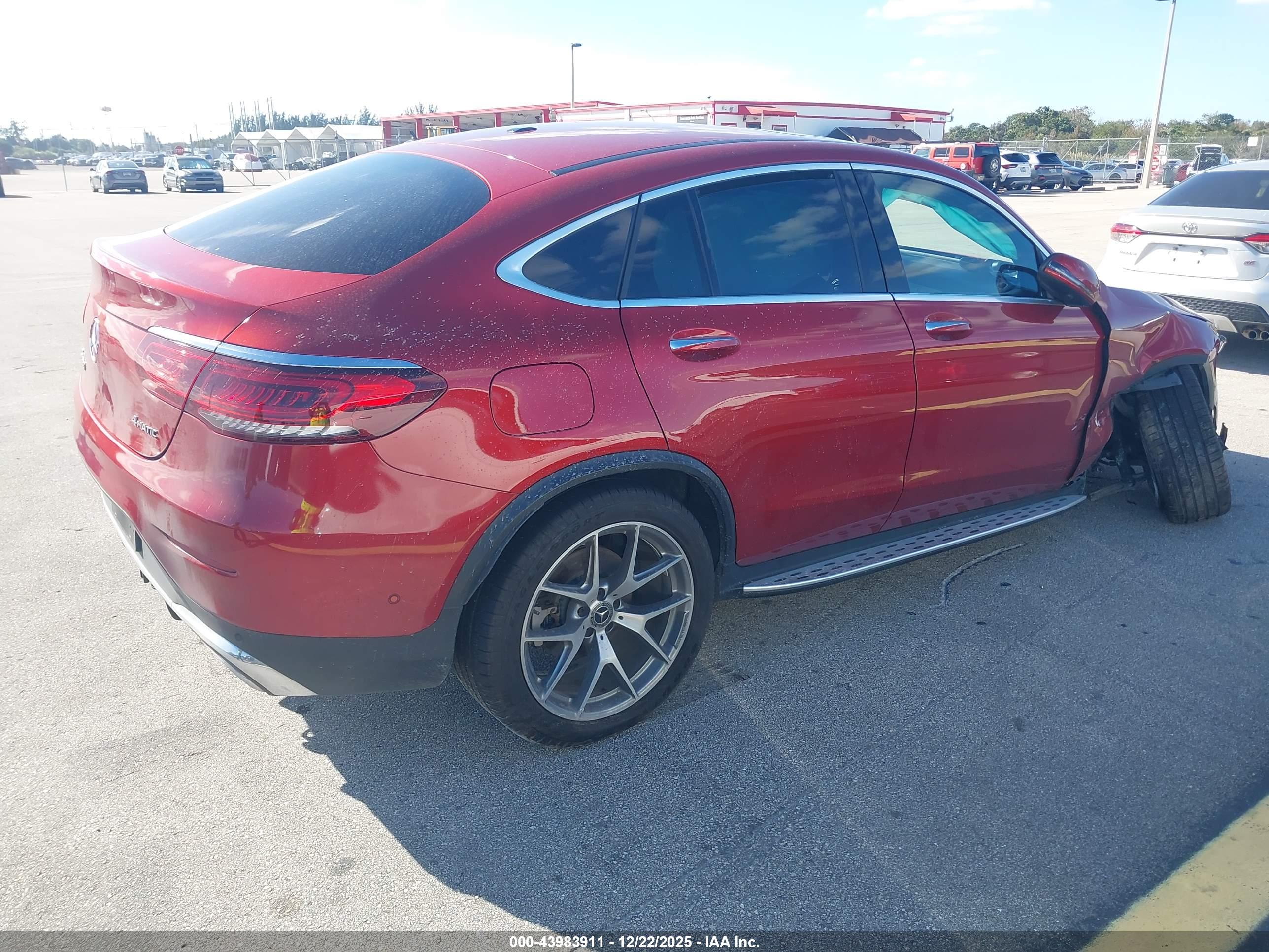 MERCEDES-BENZ GLC image 4