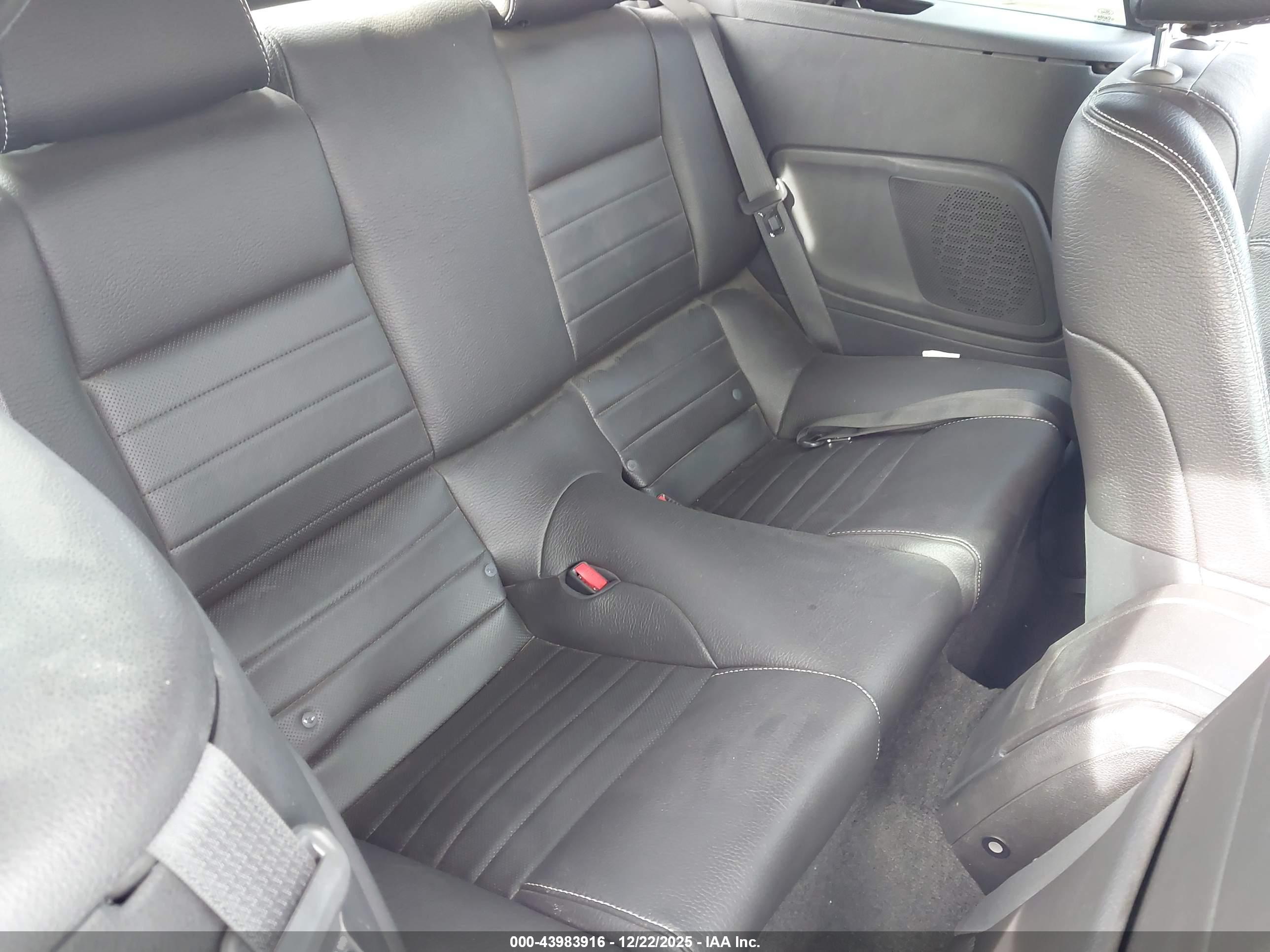 FORD MUSTANG image 8