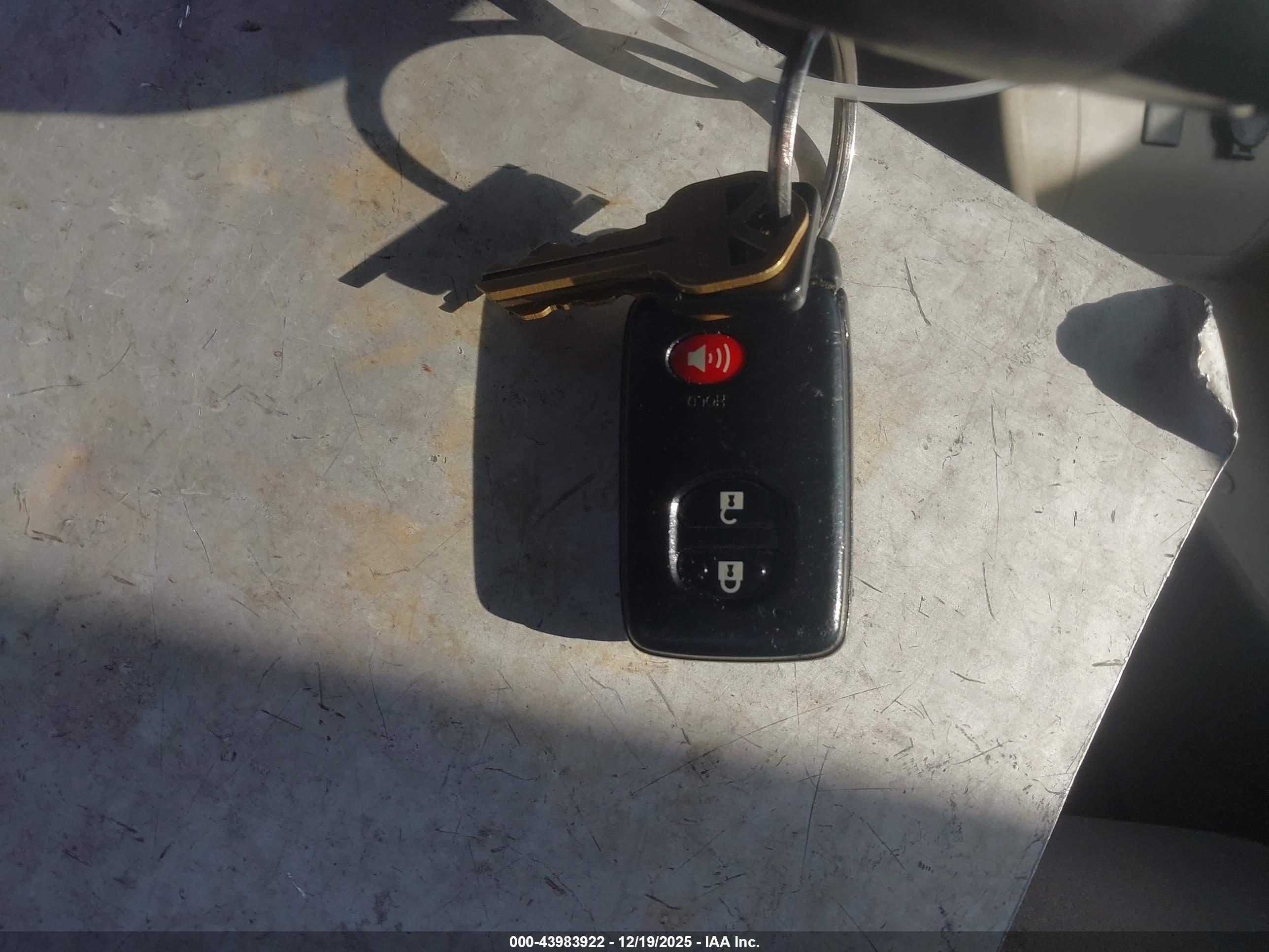TOYOTA PRIUS image 11