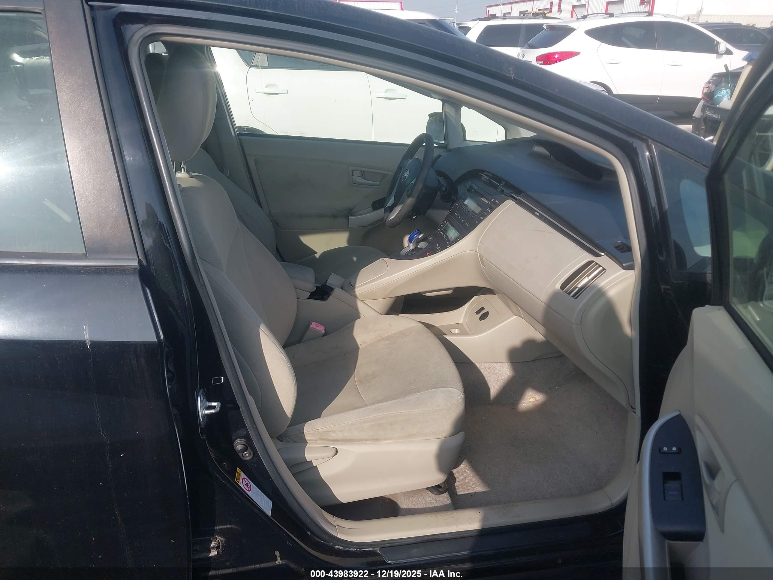 TOYOTA PRIUS image 5