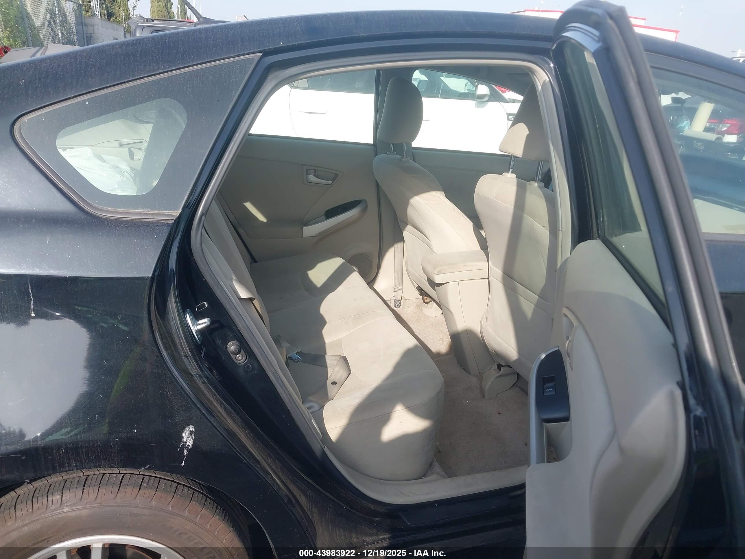 TOYOTA PRIUS image 8