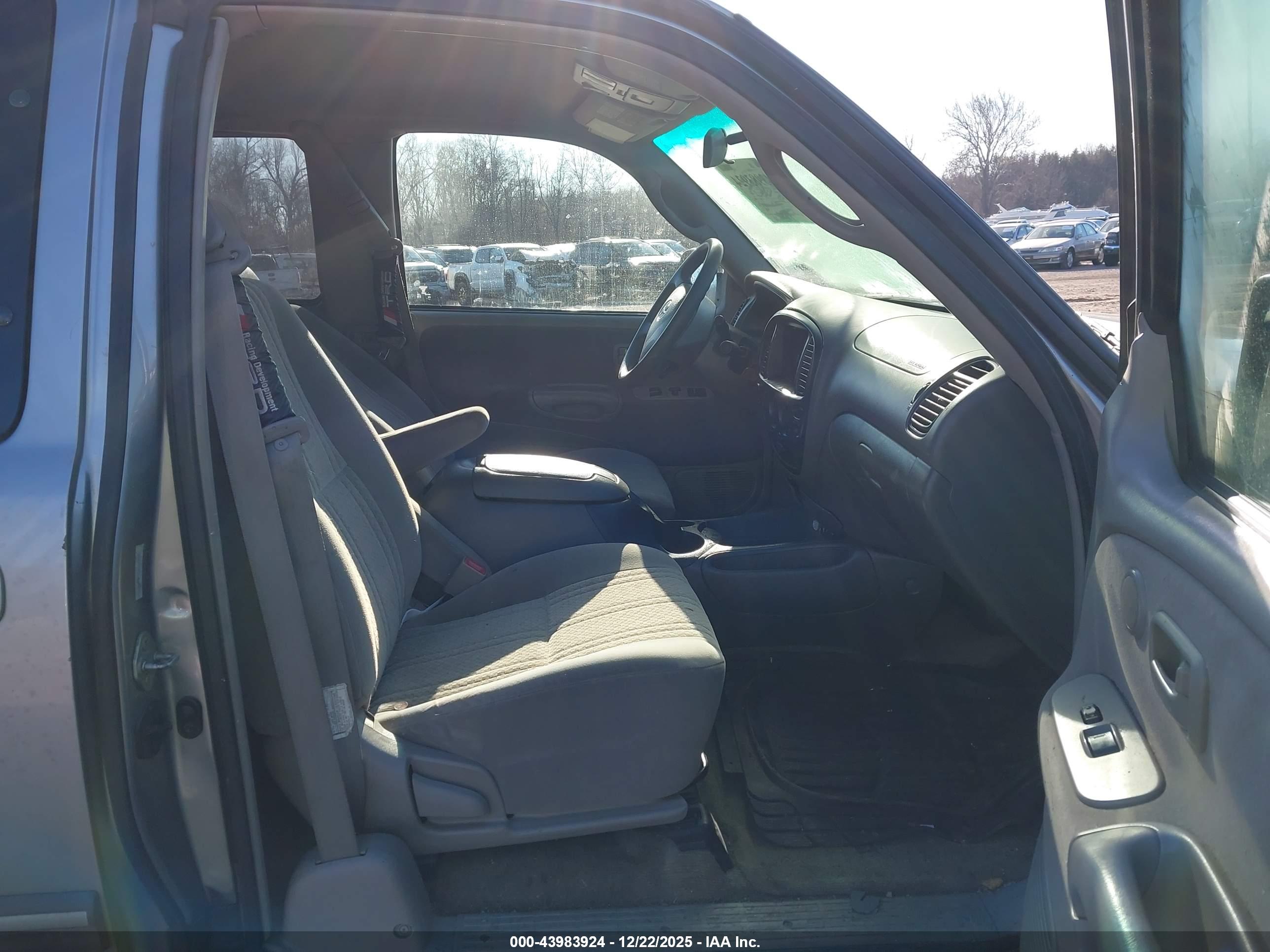TOYOTA TUNDRA image 5